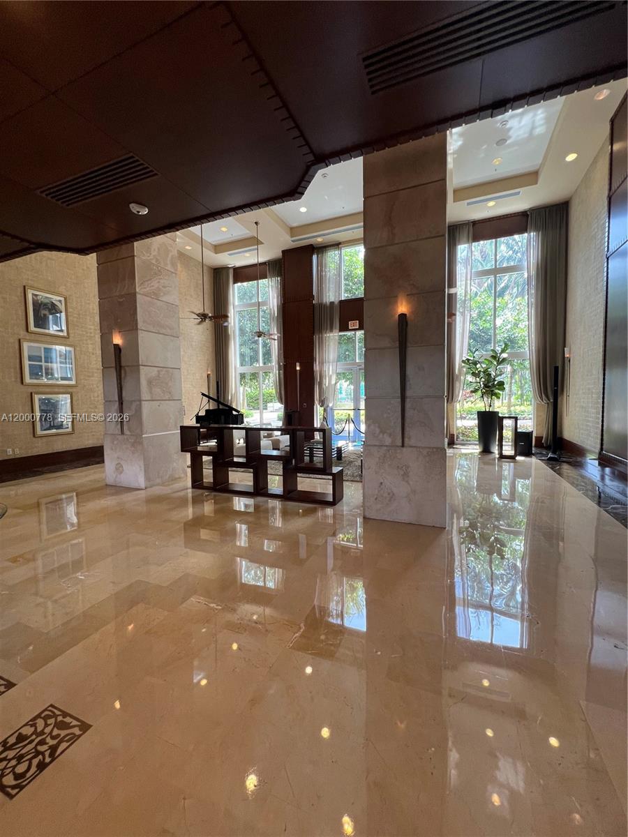 TURNBERRY ON THE GREEN CO - Residential Lease