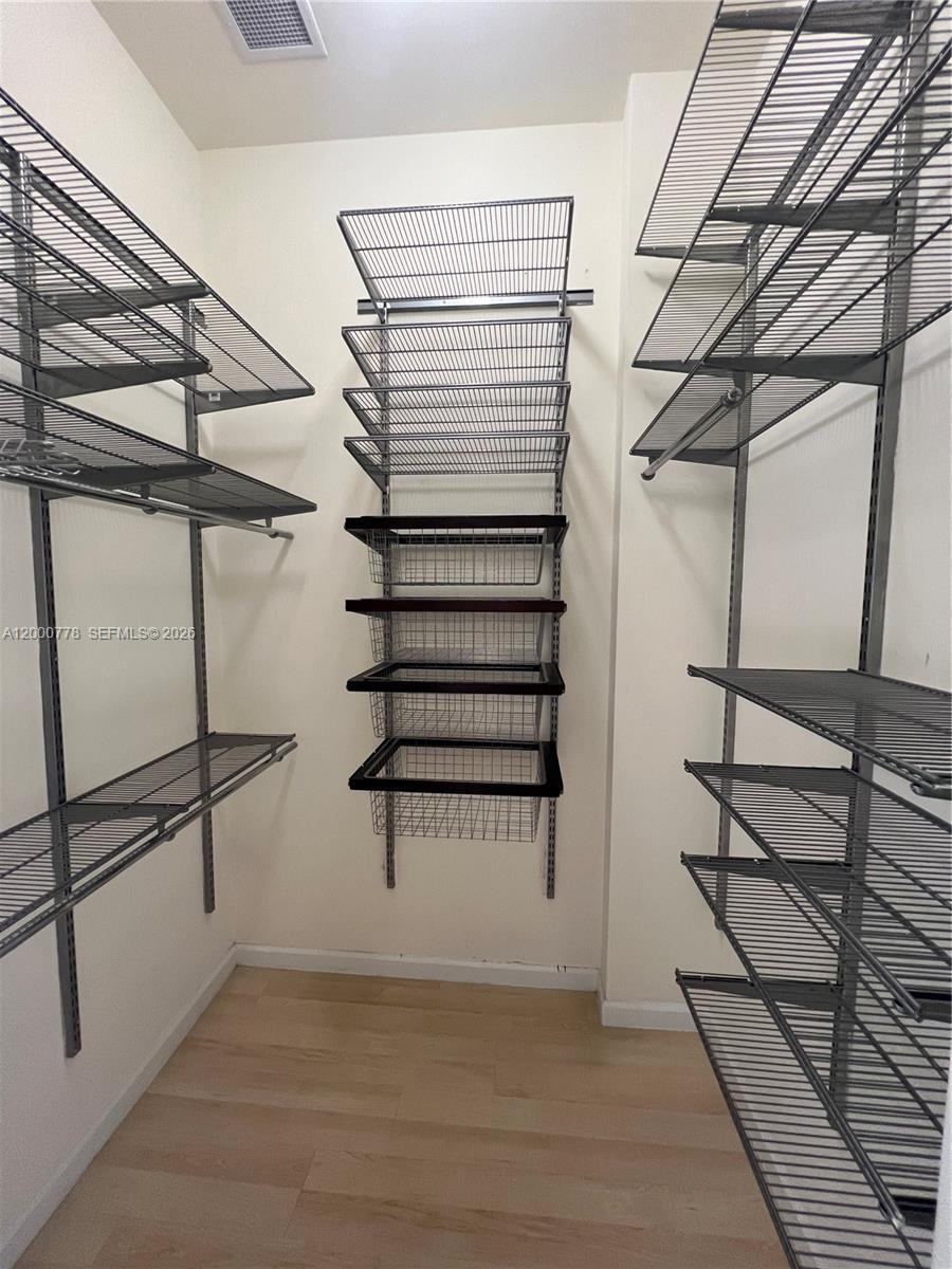 TURNBERRY ON THE GREEN CO - Residential Lease