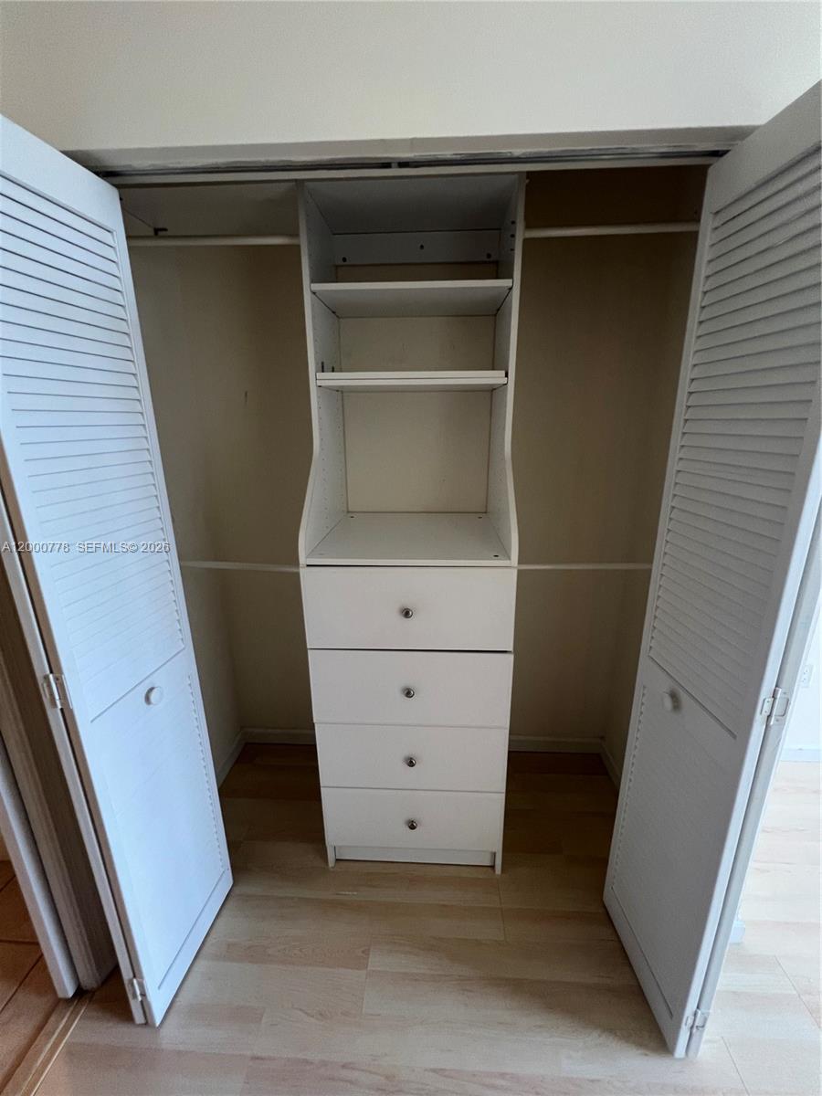 TURNBERRY ON THE GREEN CO - Residential Lease