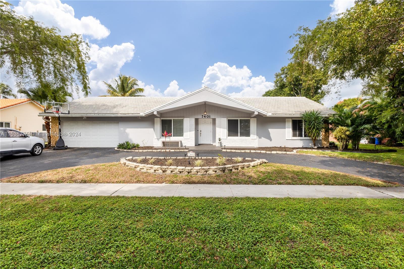 Property for Sale at 7401 Sw 18th St, Plantation, Miami-Dade County, Florida - Bedrooms: 5 
Bathrooms: 3  - $884,990