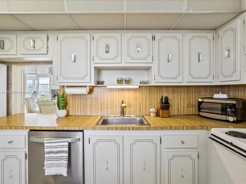 BOCA TEECA CONDO 8 - Residential Lease