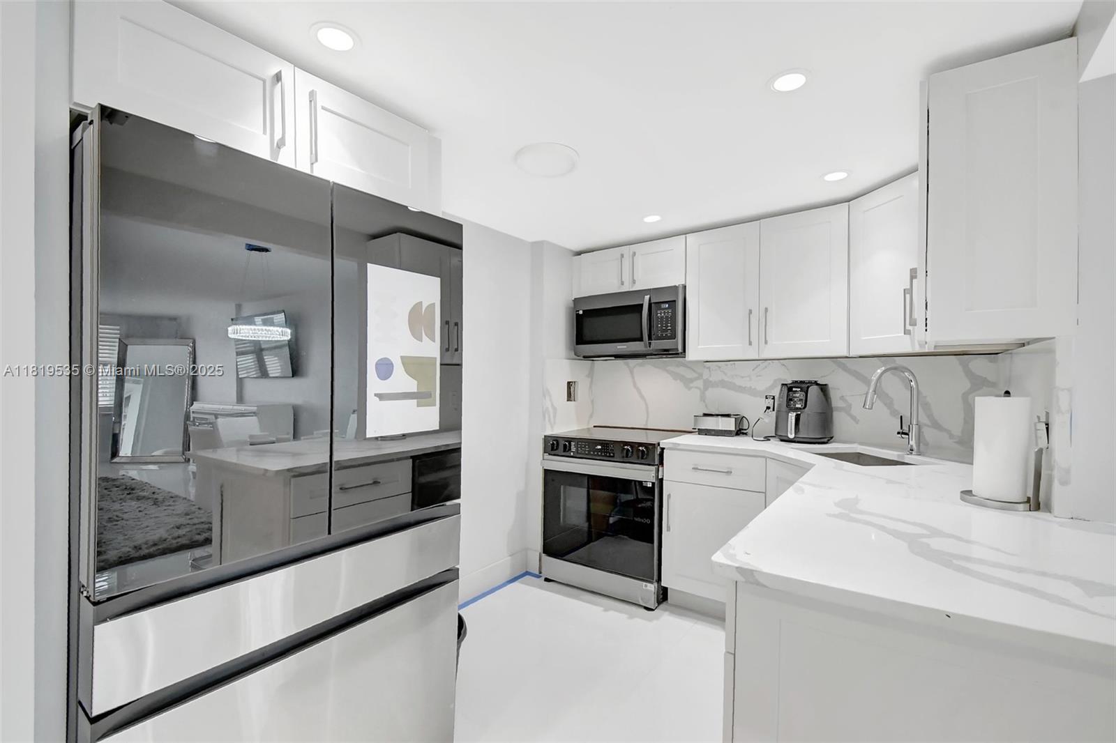 3015 N Ocean Blvd 4K, Fort Lauderdale, Broward County, Florida - 2 Bedrooms  
2 Bathrooms - 
