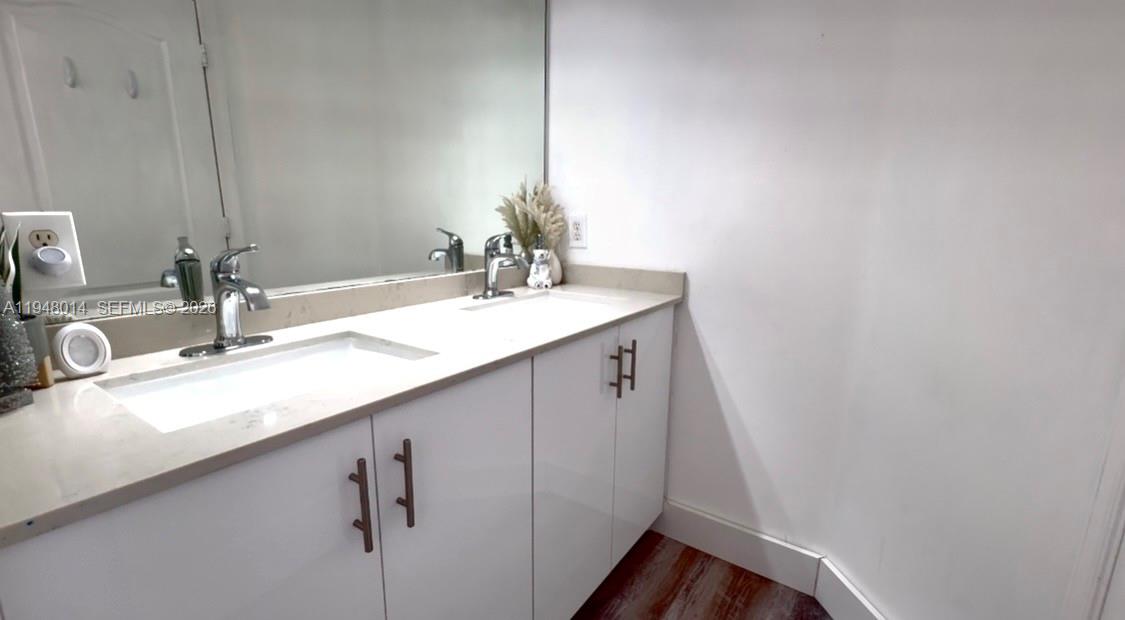 PORTOFINO BAY - Residential