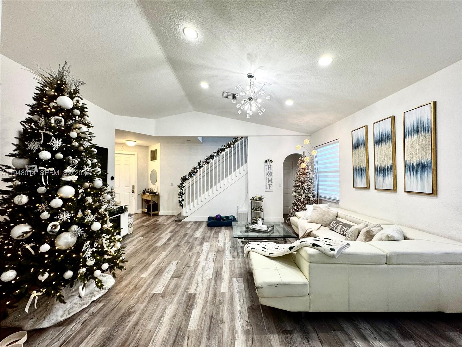 PORTOFINO BAY - Residential