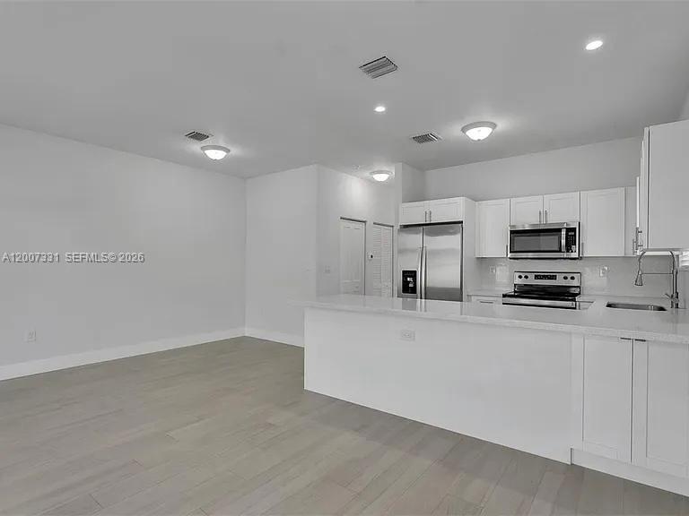 INGLESIDE PARK - Residential Income