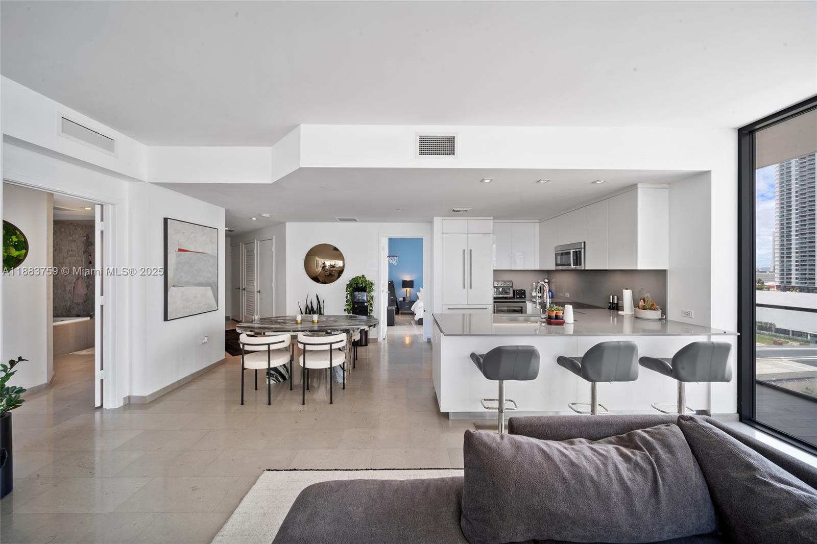 REACH CONDO - Residential