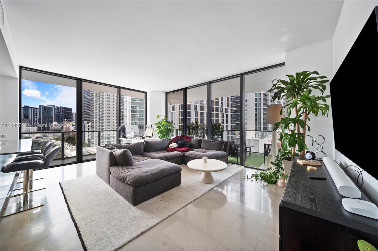 REACH CONDO - Residential