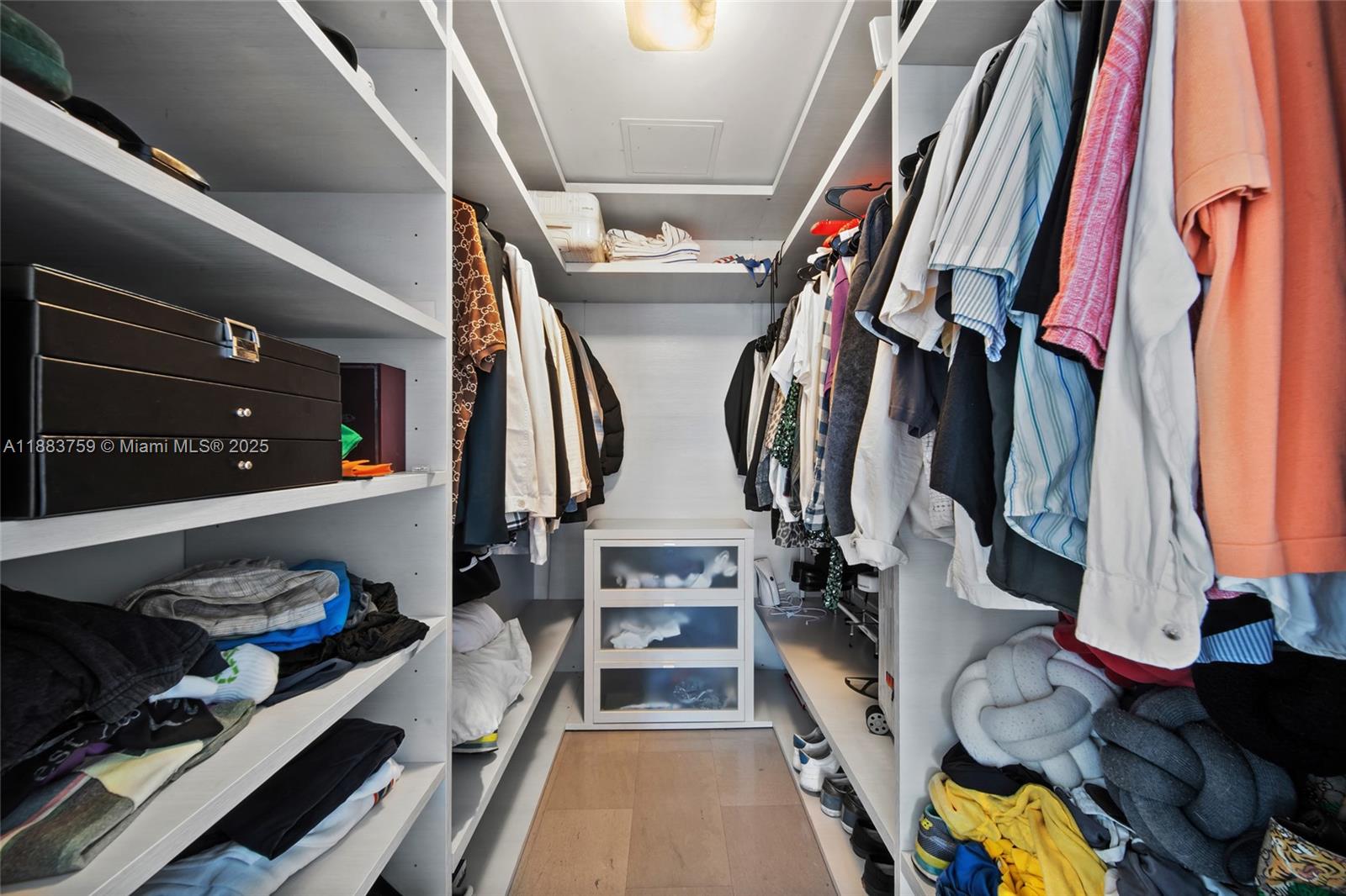 REACH CONDO - Residential