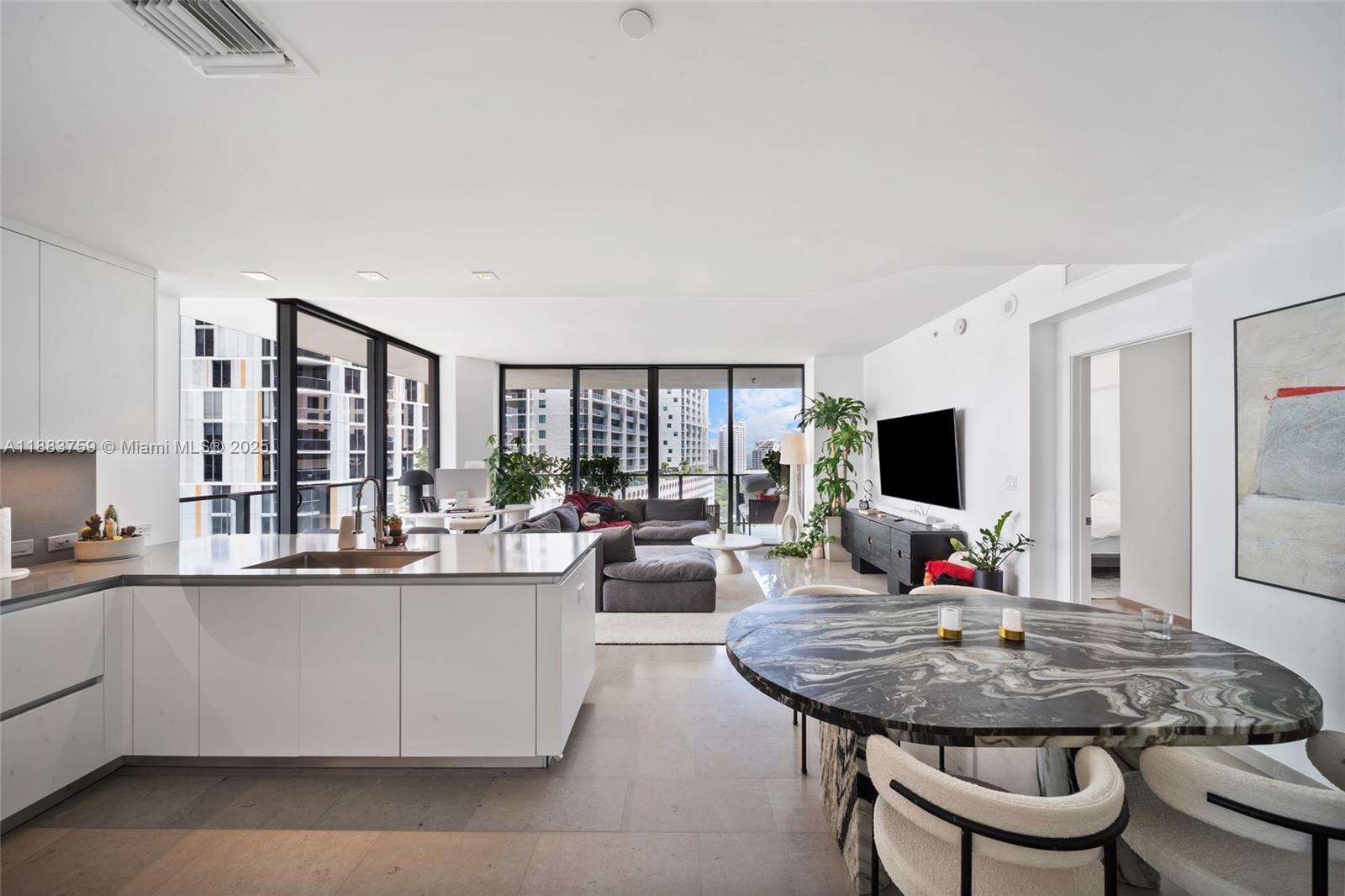 REACH CONDO - Residential