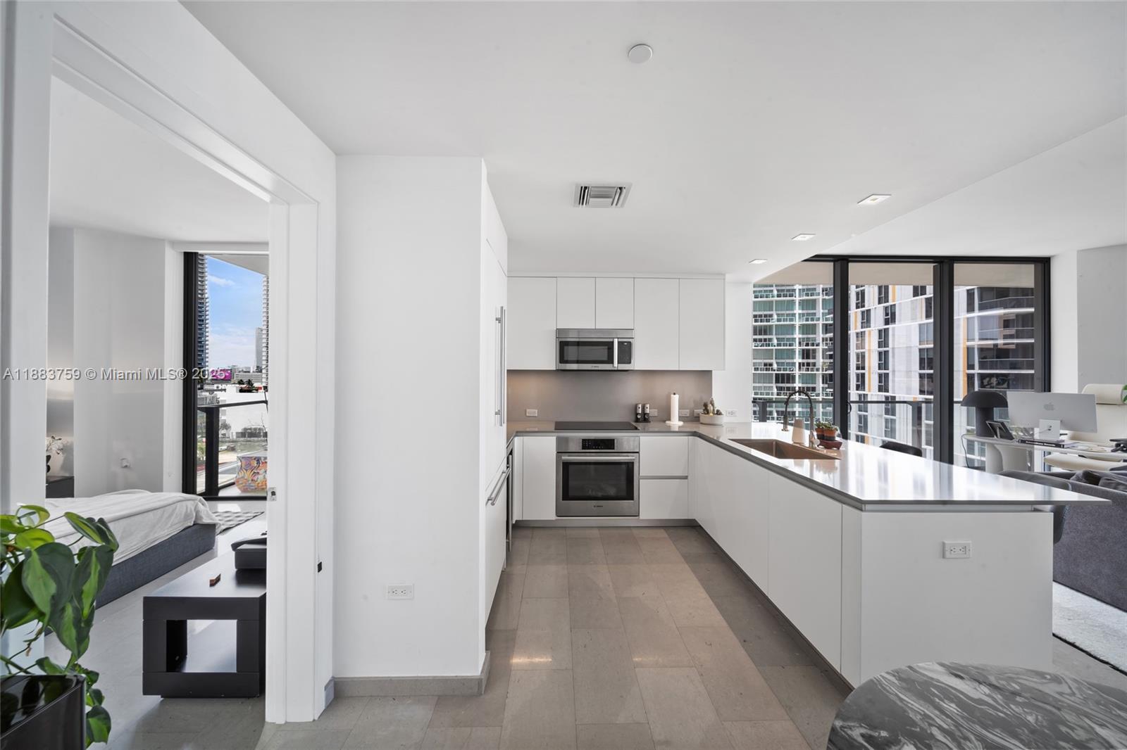 REACH CONDO - Residential