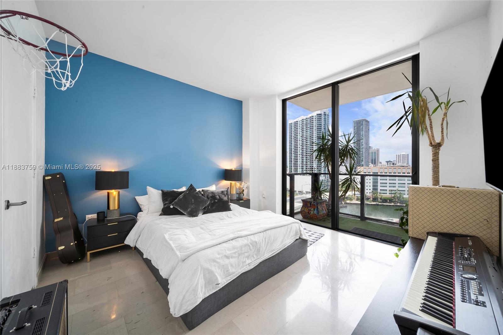 REACH CONDO - Residential