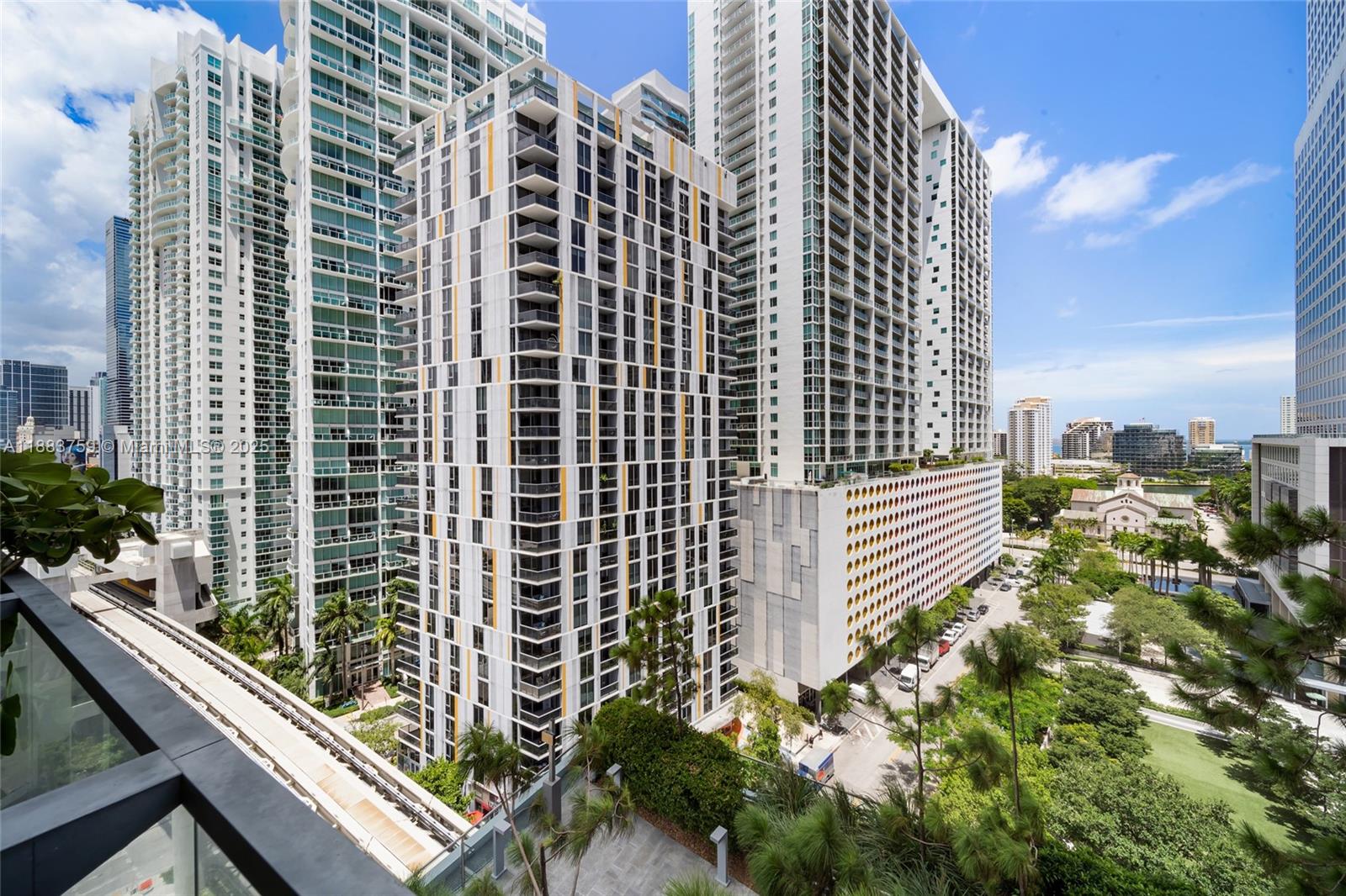 REACH CONDO - Residential