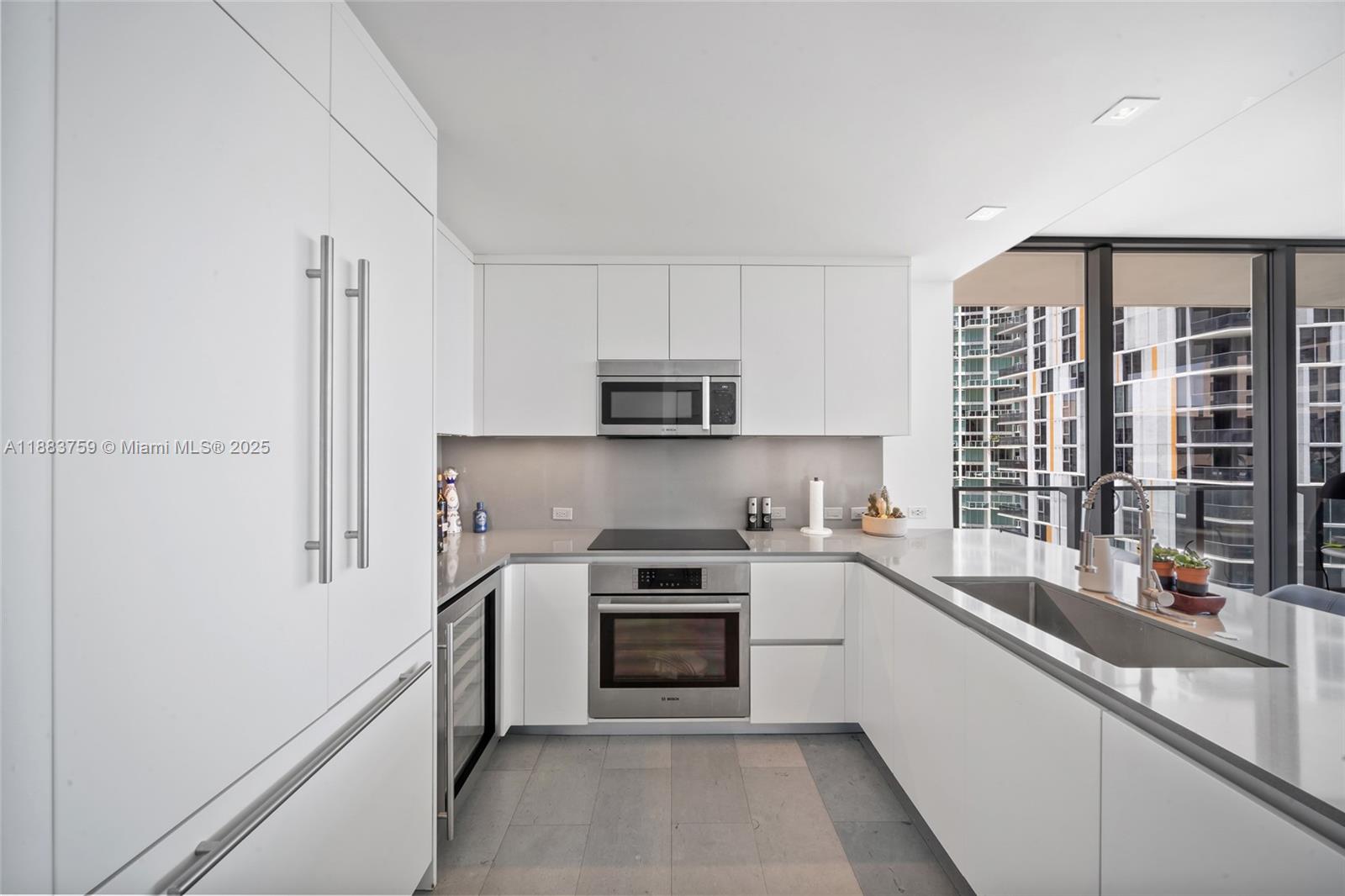 REACH CONDO - Residential