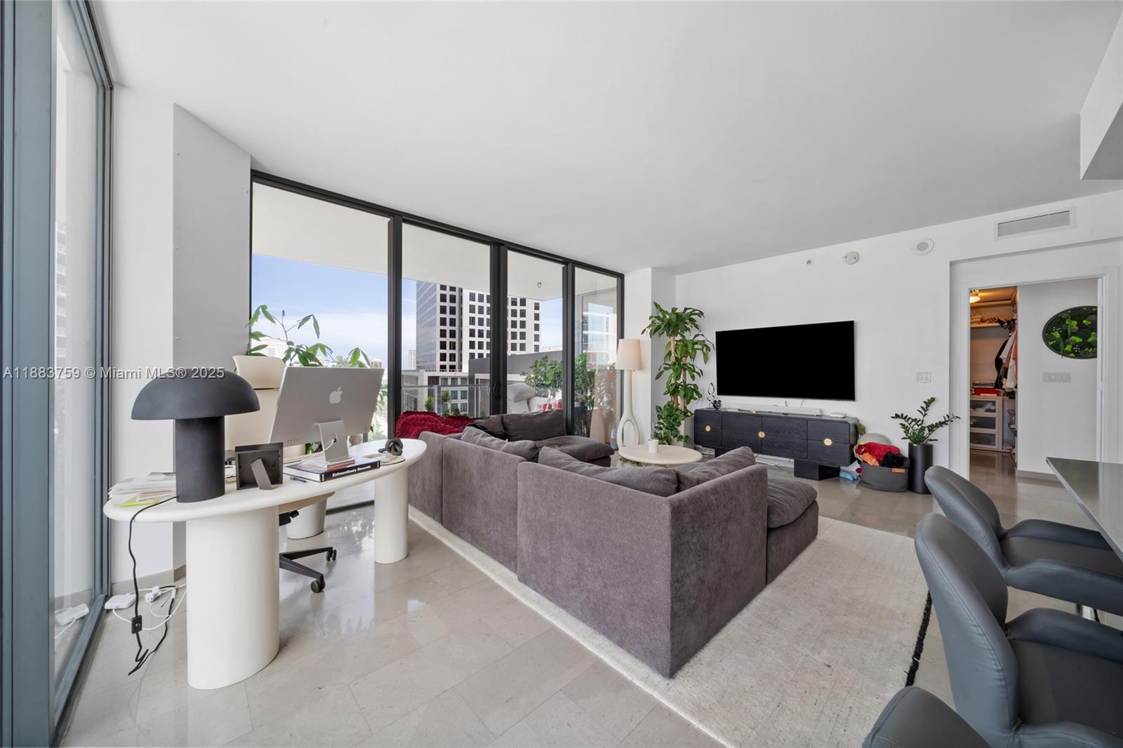 REACH CONDO - Residential