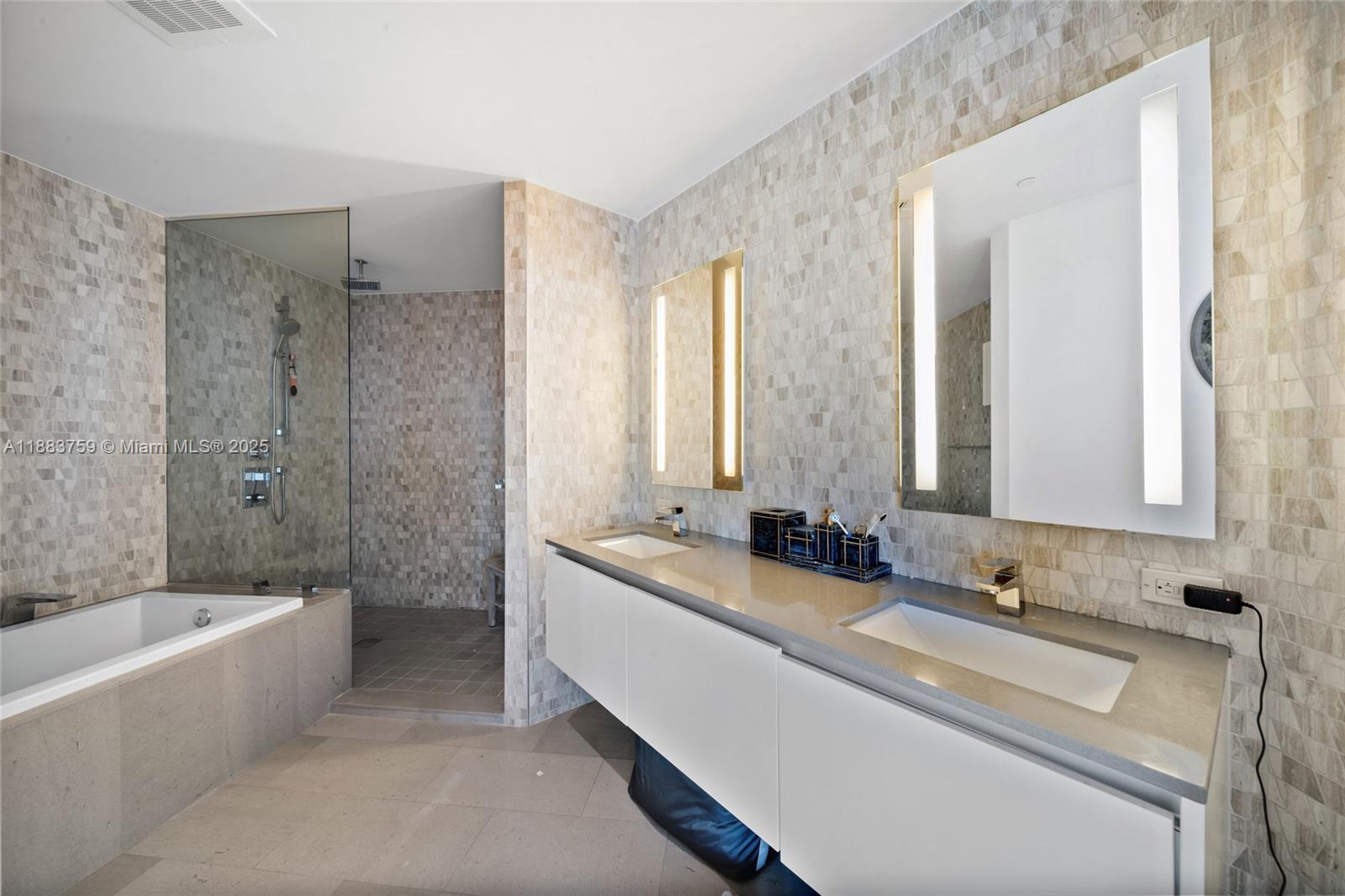 REACH CONDO - Residential