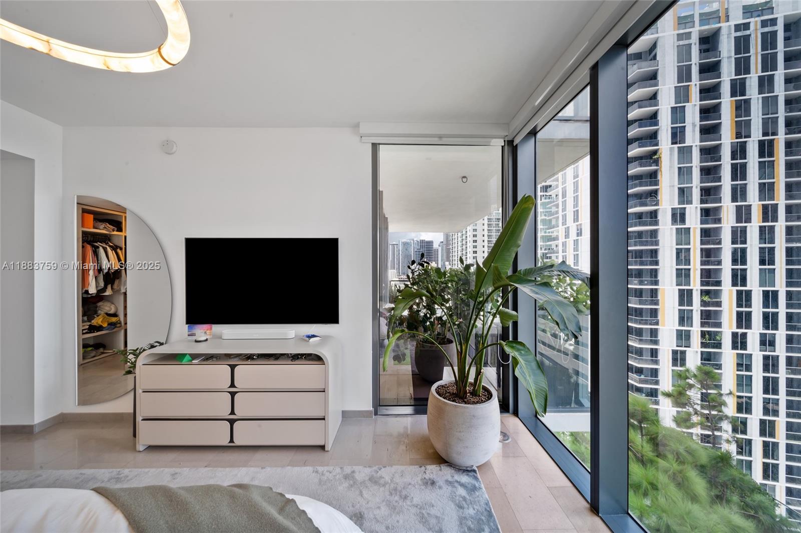 REACH CONDO - Residential