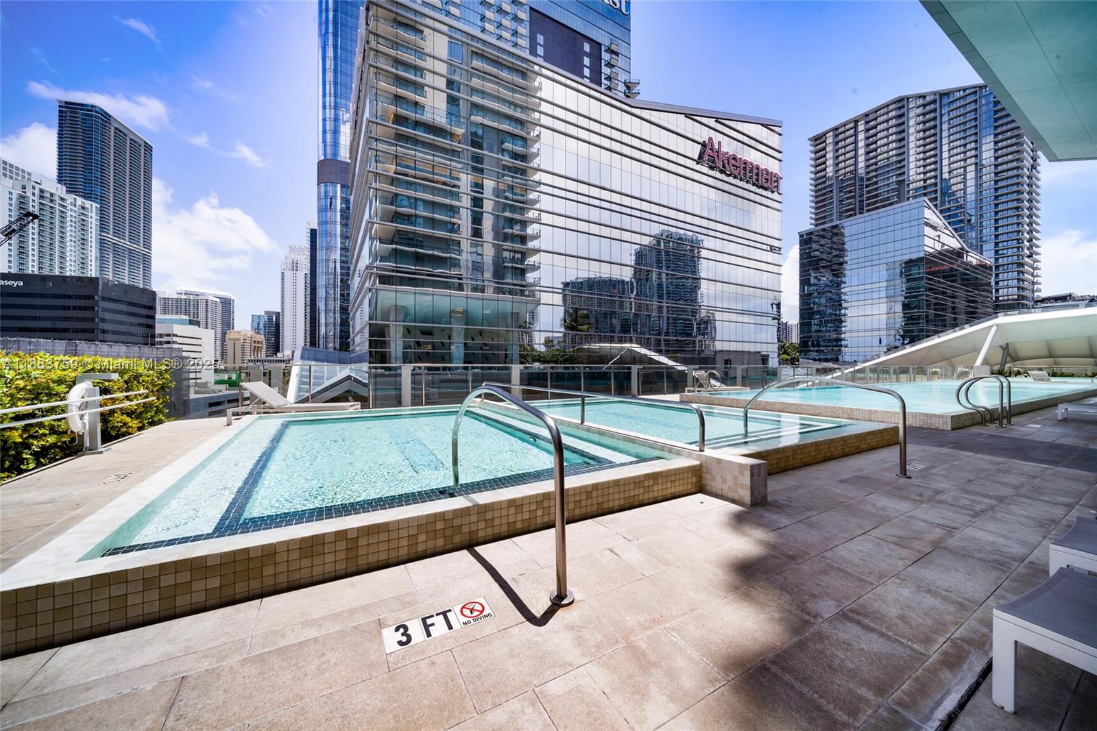 REACH CONDO - Residential