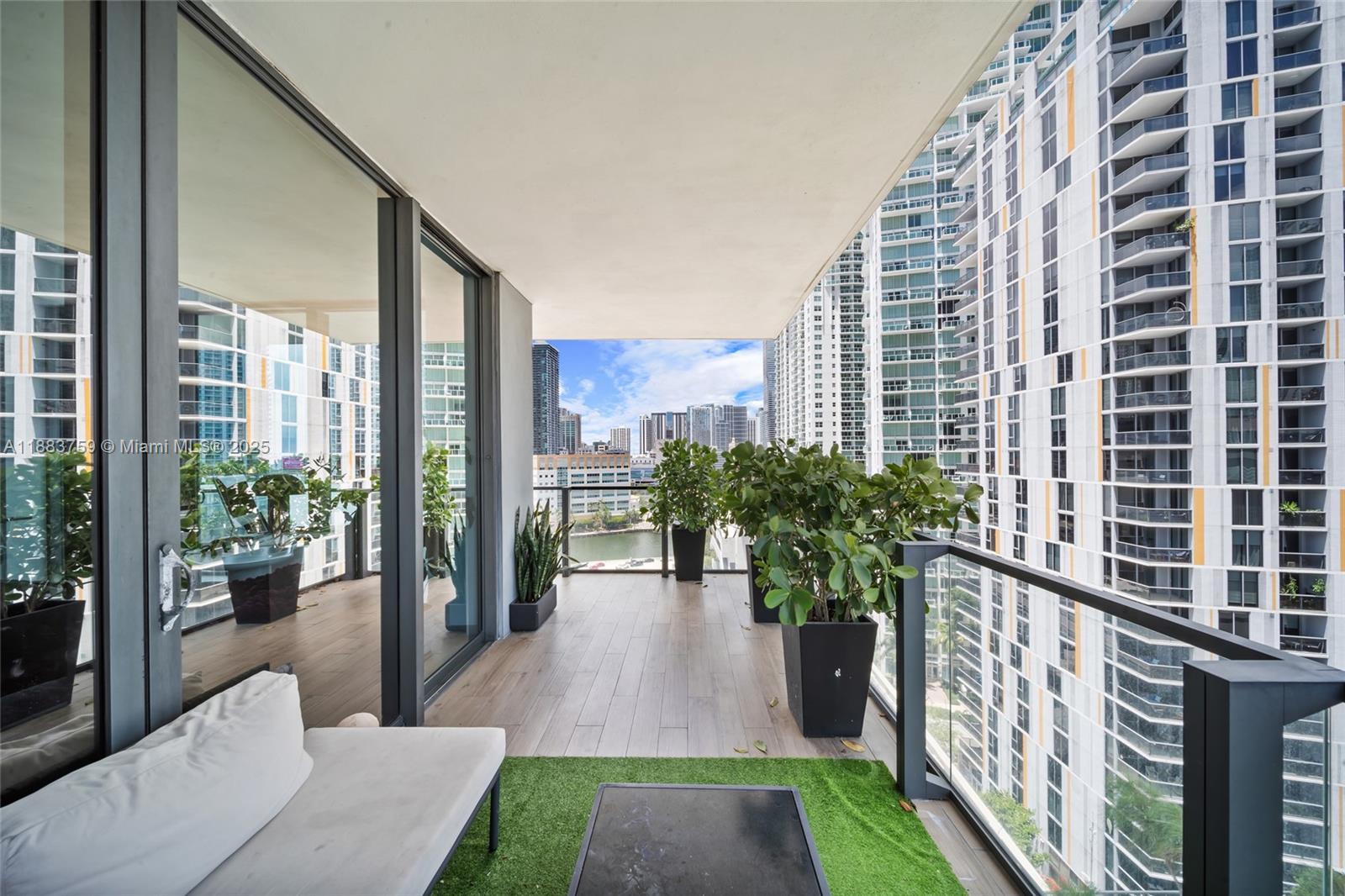 REACH CONDO - Residential