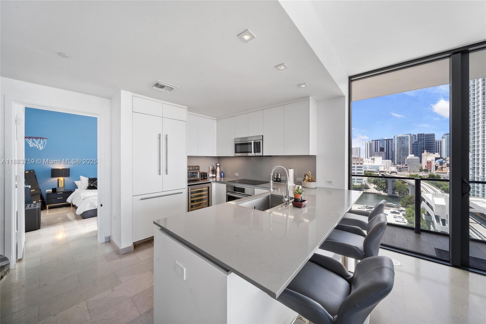 REACH CONDO - Residential