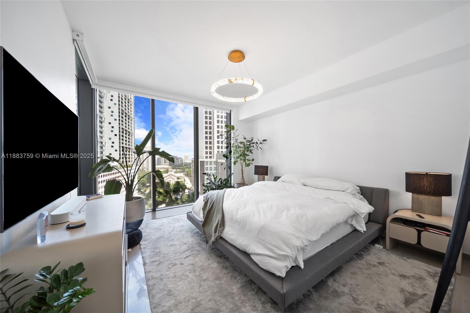 REACH CONDO - Residential