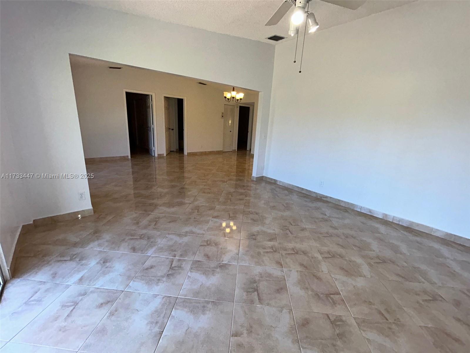 KINGS POINT 4 / Las Verdes - Residential Lease
