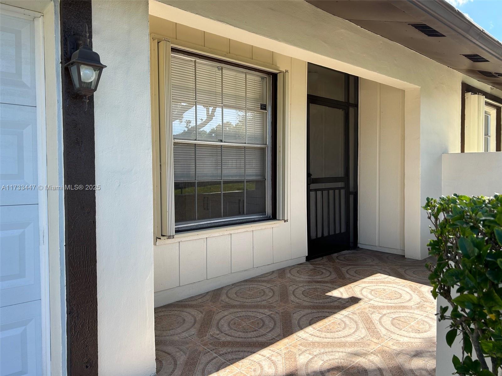 KINGS POINT 4 / Las Verdes - Residential Lease