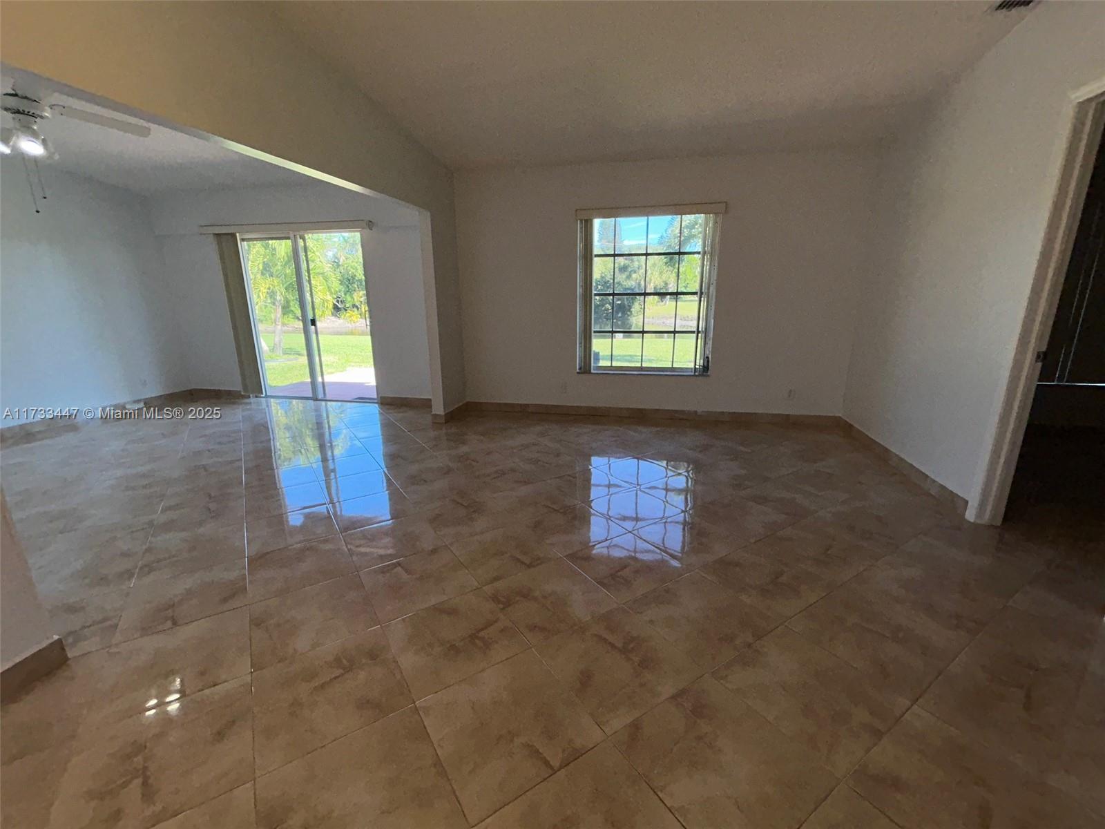 KINGS POINT 4 / Las Verdes - Residential Lease
