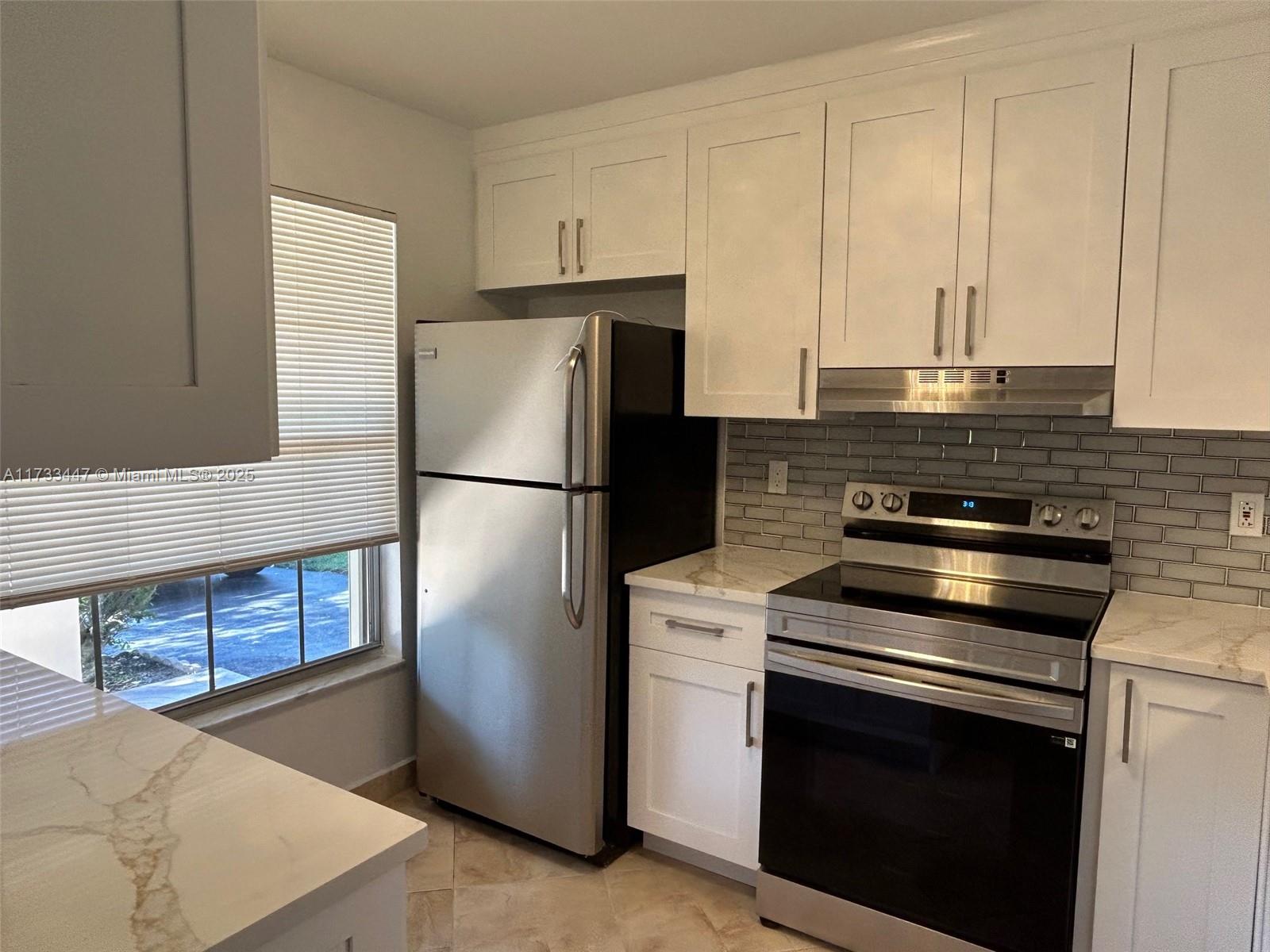 KINGS POINT 4 / Las Verdes - Residential Lease