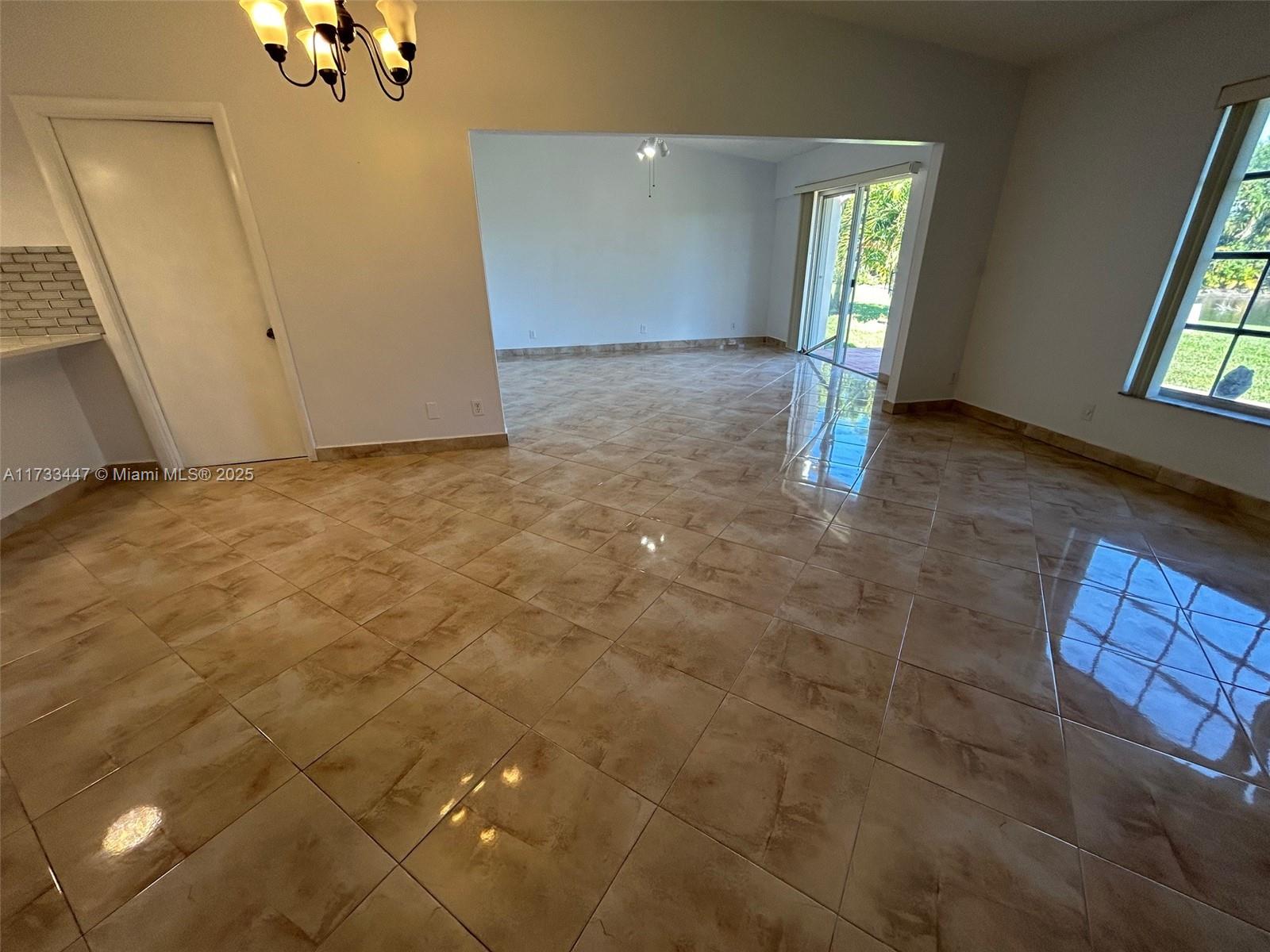 KINGS POINT 4 / Las Verdes - Residential Lease