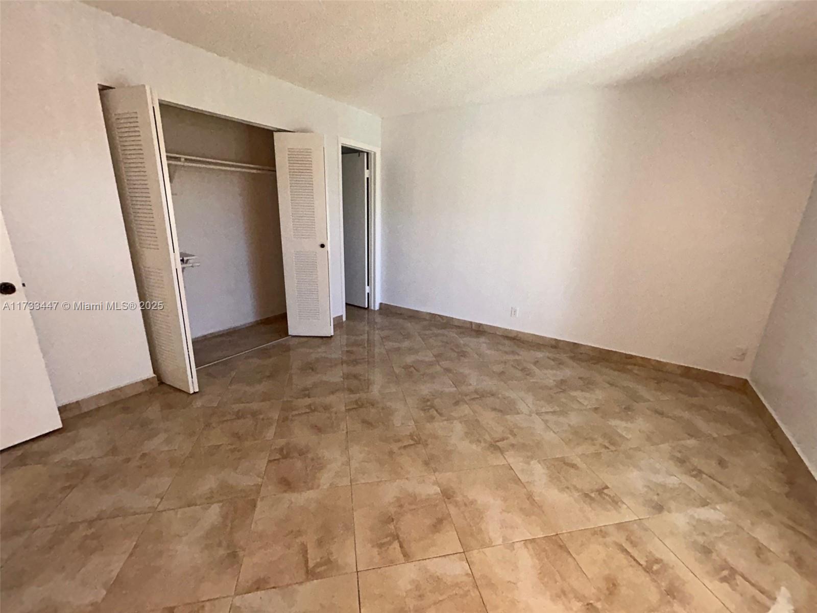 KINGS POINT 4 / Las Verdes - Residential Lease