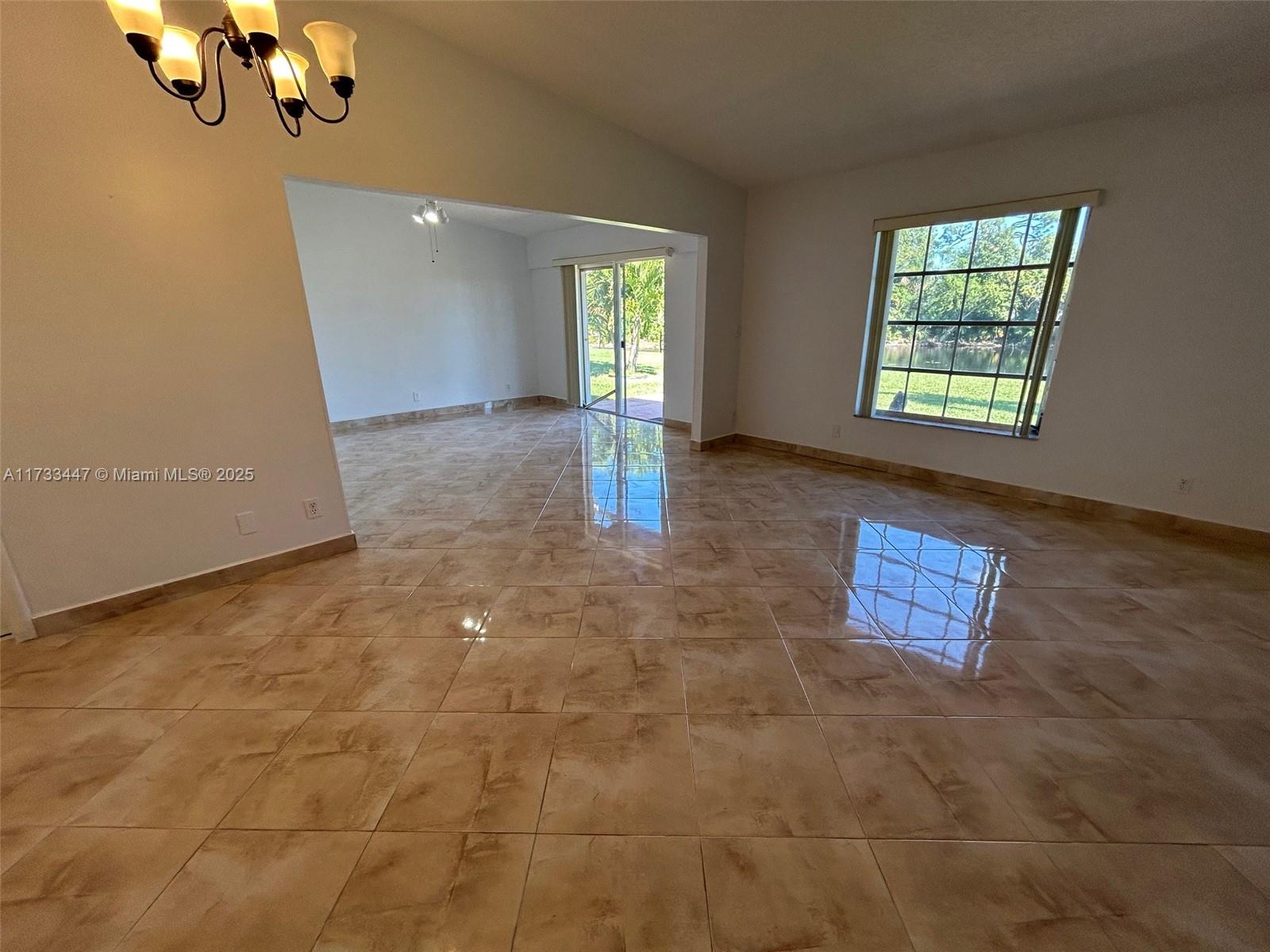 KINGS POINT 4 / Las Verdes - Residential Lease