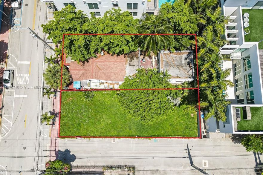 Very rare opportunity of find a double lot with alley access located in the desirable SoFi Neighborhood (South of Fifth) South Beach. Ready to develop the House of your dreams, Condo building up to 4 floors, or a boutique Hotel with limited commercial use *Zoning RPS-1 non-historic encumbrances. Lot is a walking distance to many famous restaurants, bars, hotels such as Joes Stone Crab, Nikki Beach and many more. Vacant double lot size 6,996 Sq FT Total
