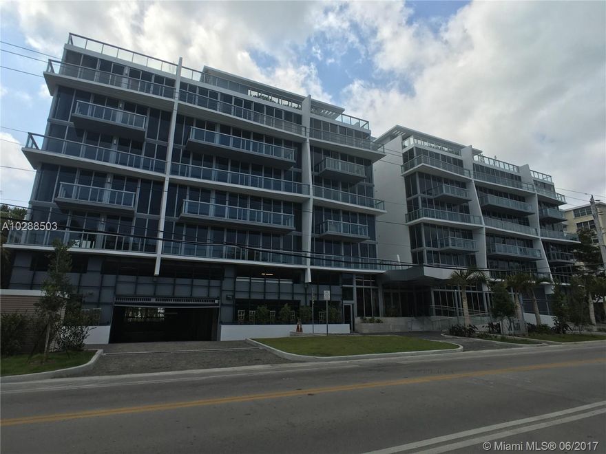 Spacious and beautiful apartment in one the newest buildings at Bai Harbor Islands. Three bedrooms and Three bathrooms with a huge terrace. Fully equipped Kitchen with Stainless Steal appliances. Enjoy the view to the intracostal canal from your balcony or or to the city and the ocean from the rooftop pool. Also other amenities like beautiful jacuzzi, fireplace, barbecue area, gym and party room. Contact Listing agent for showings. Easy to show