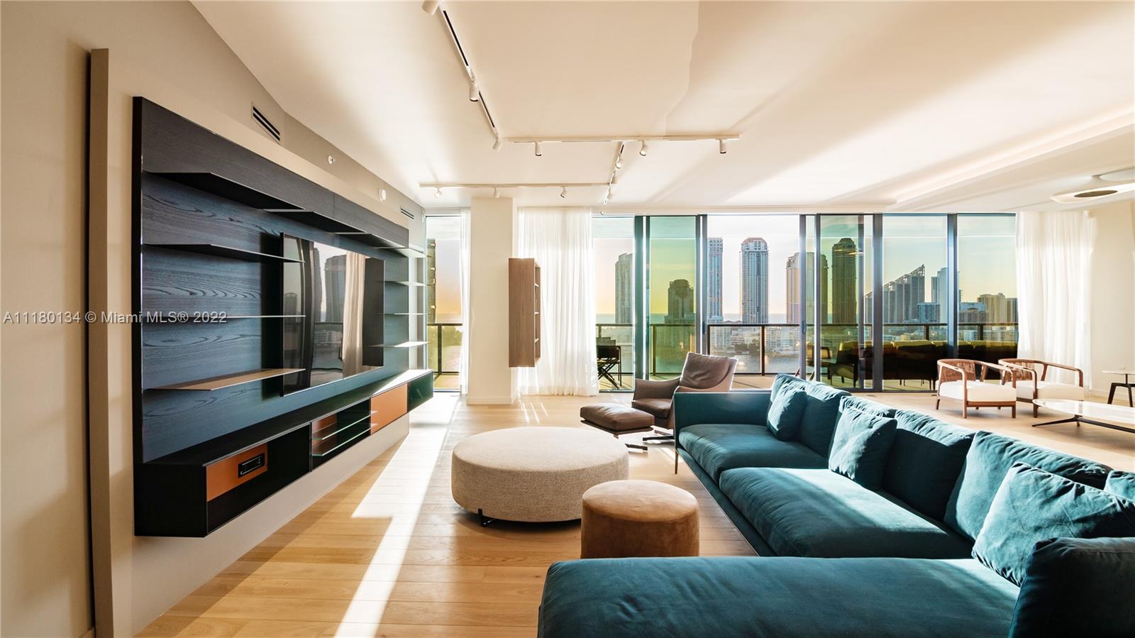 PRIVE CONDO - Residential