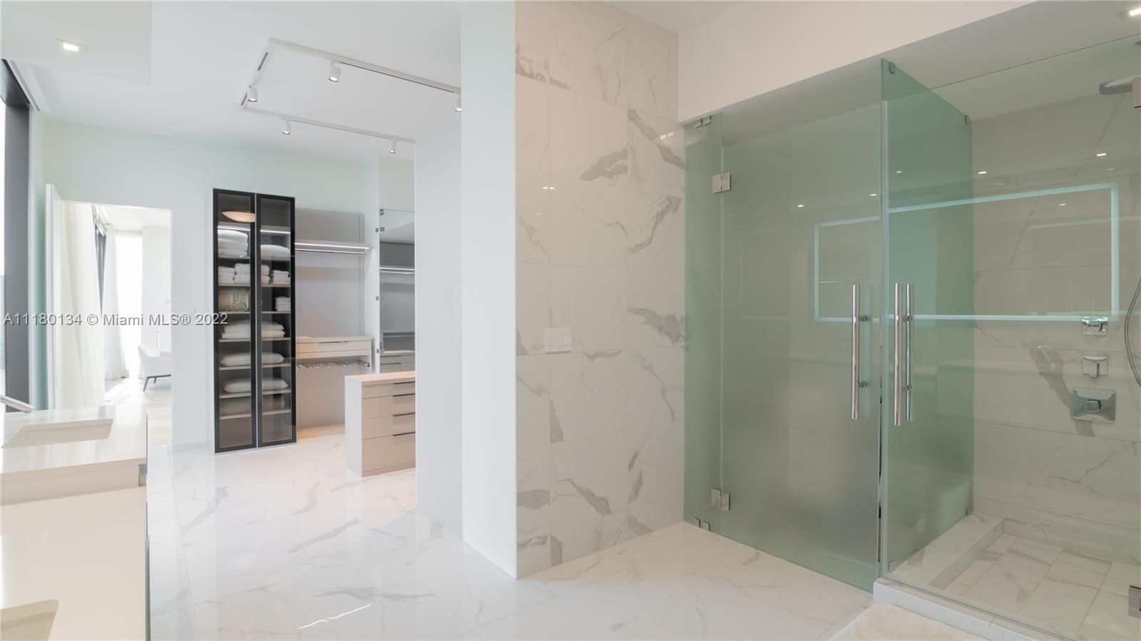 PRIVE CONDO - Residential