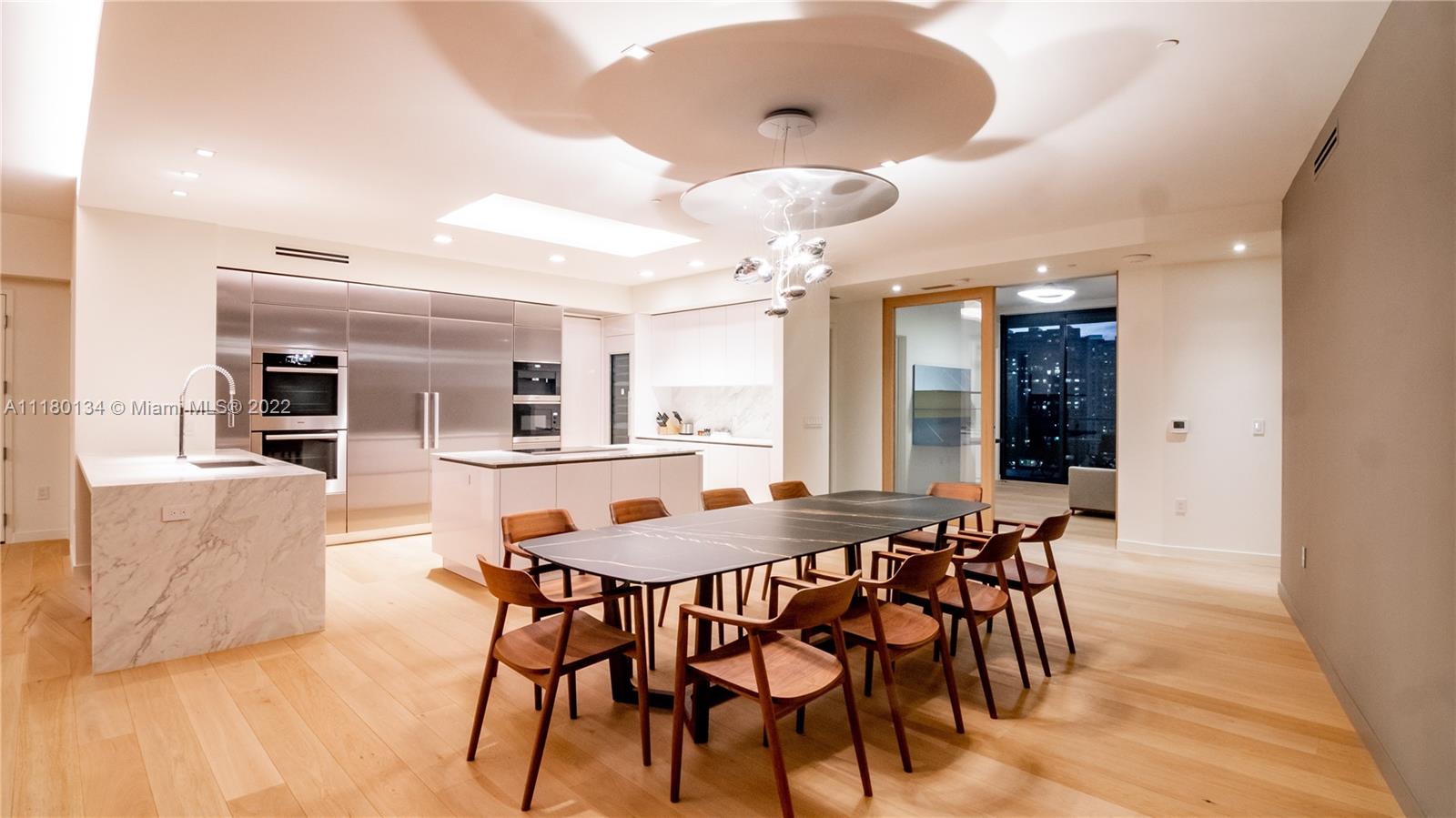 PRIVE CONDO - Residential