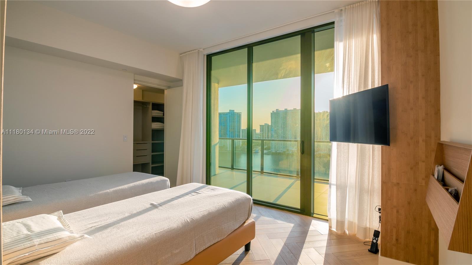 PRIVE CONDO - Residential