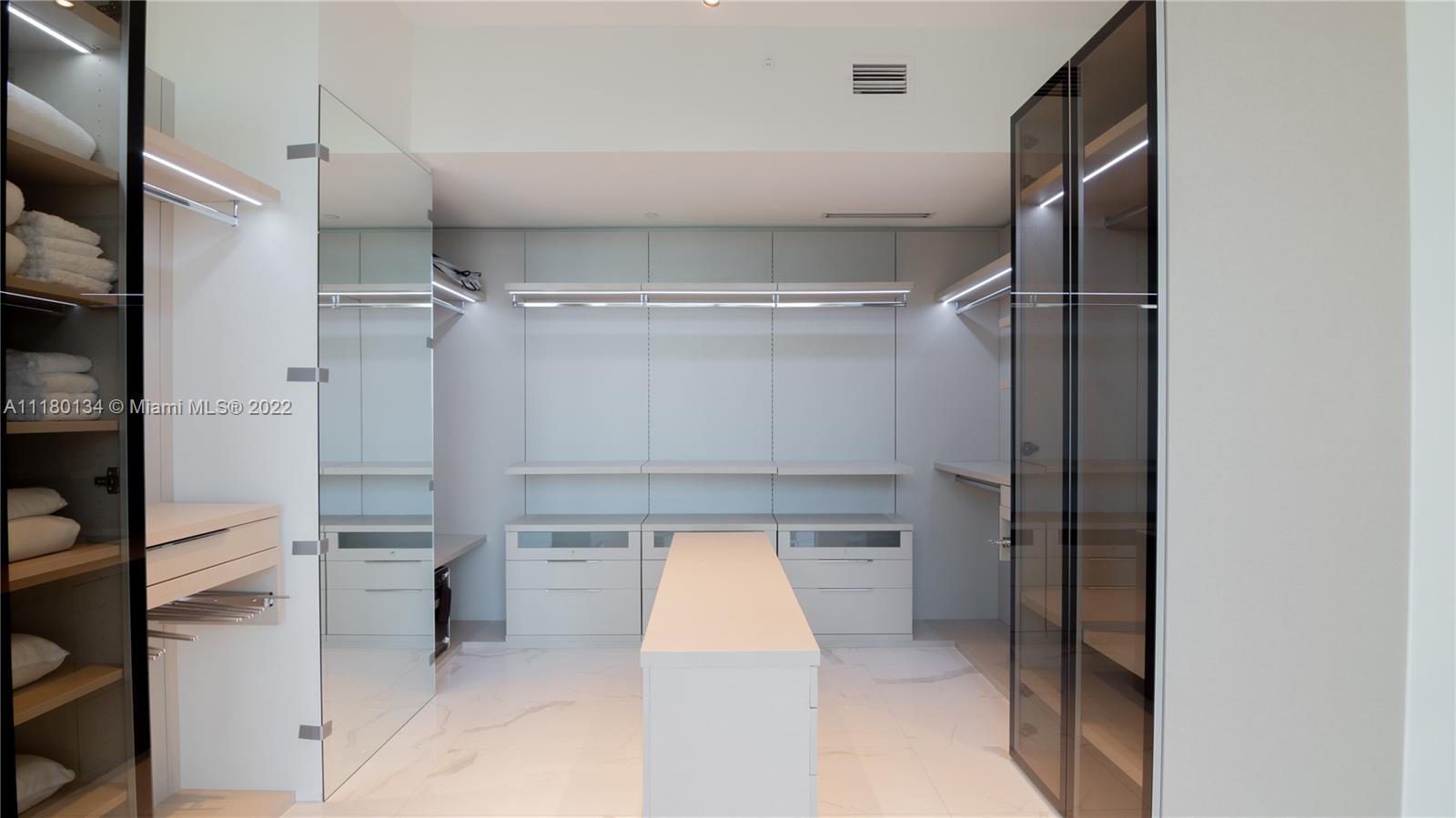 PRIVE CONDO - Residential