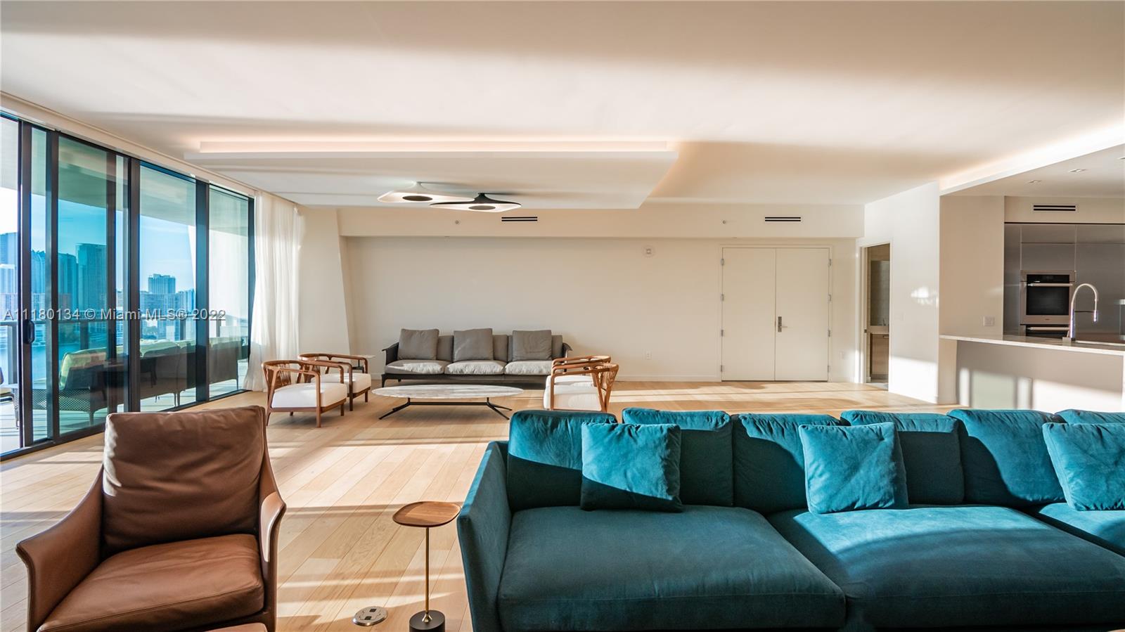 PRIVE CONDO - Residential