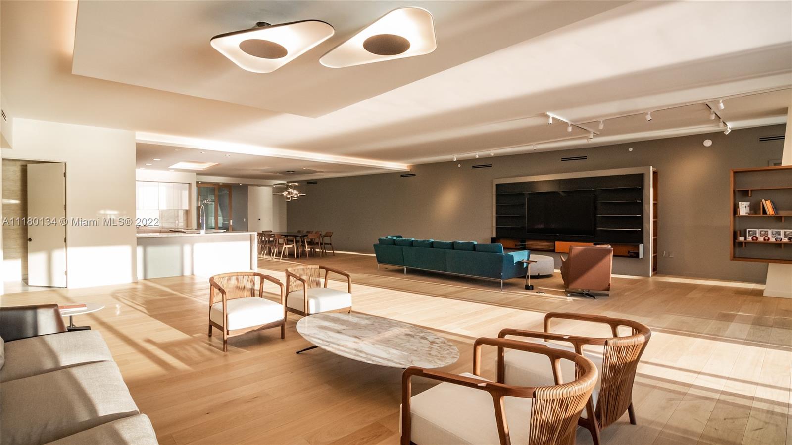 PRIVE CONDO - Residential