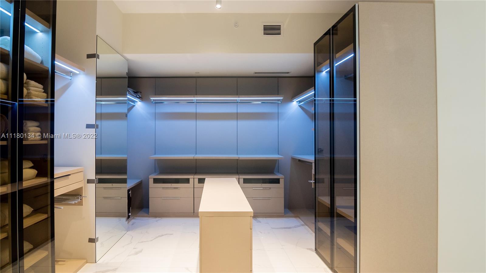 PRIVE CONDO - Residential