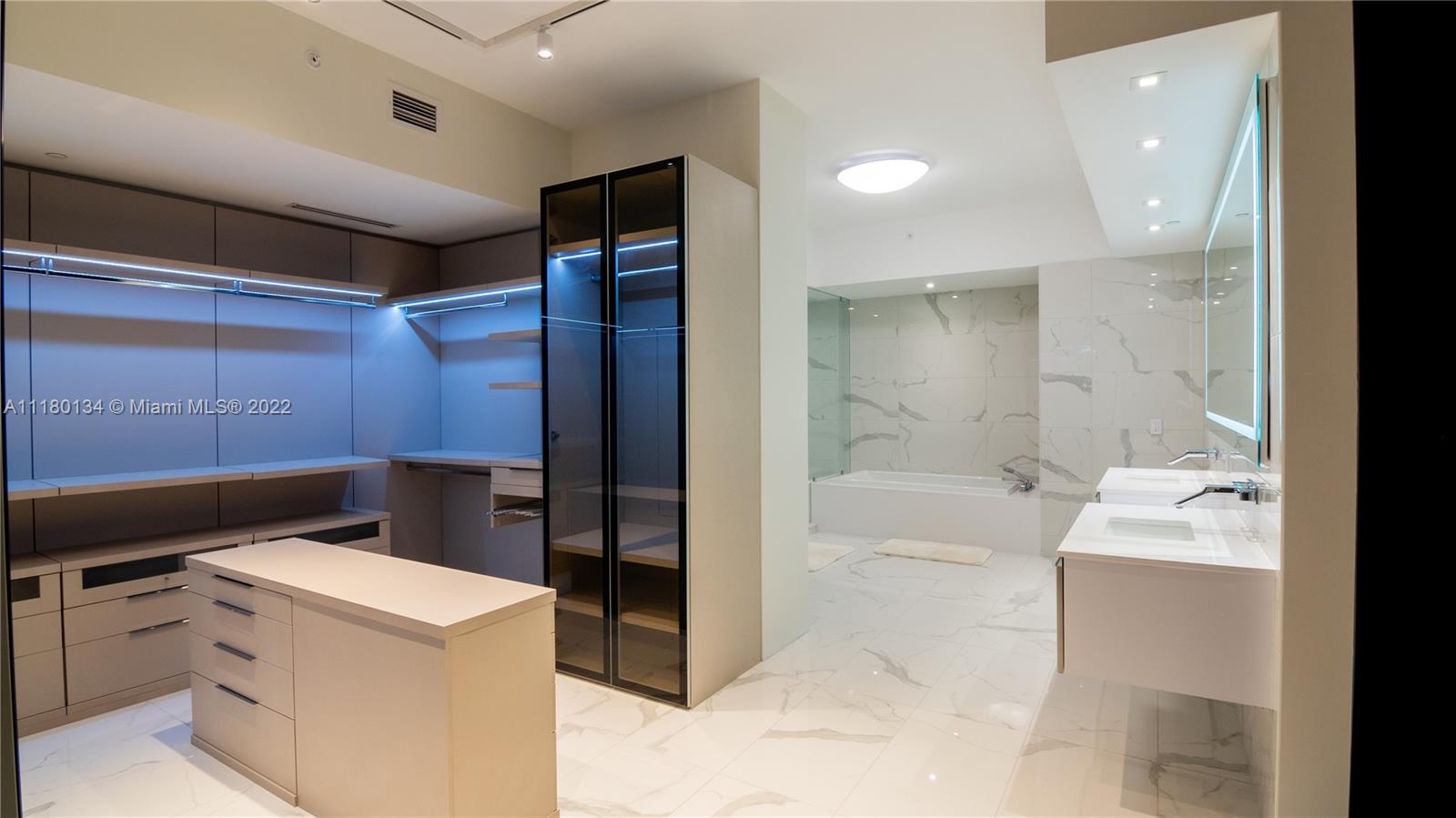 PRIVE CONDO - Residential