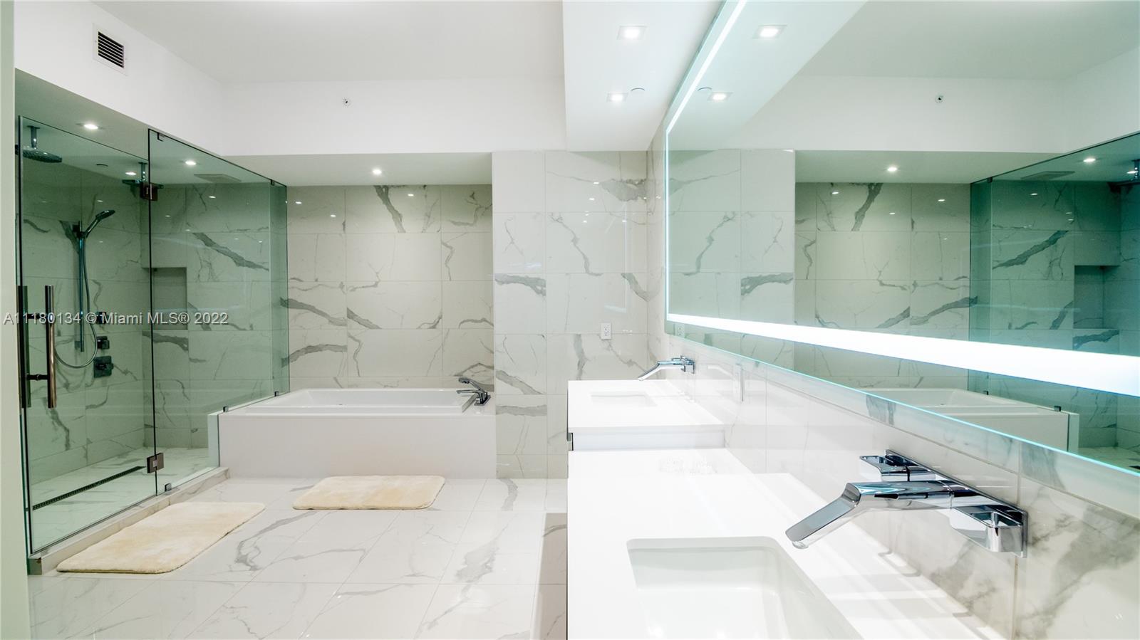 PRIVE CONDO - Residential