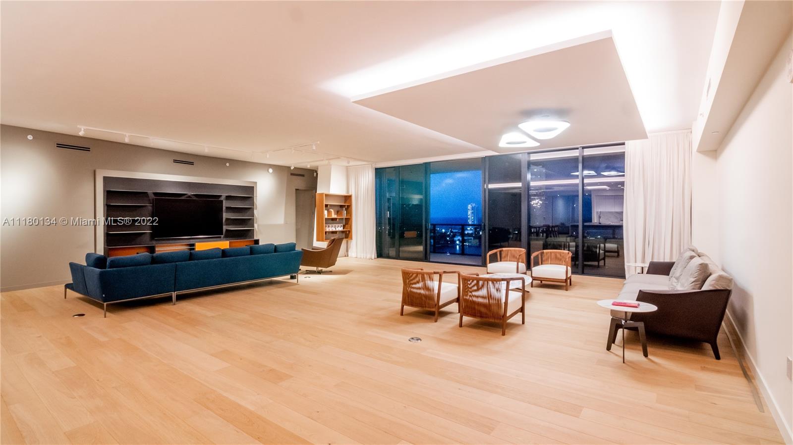 PRIVE CONDO - Residential