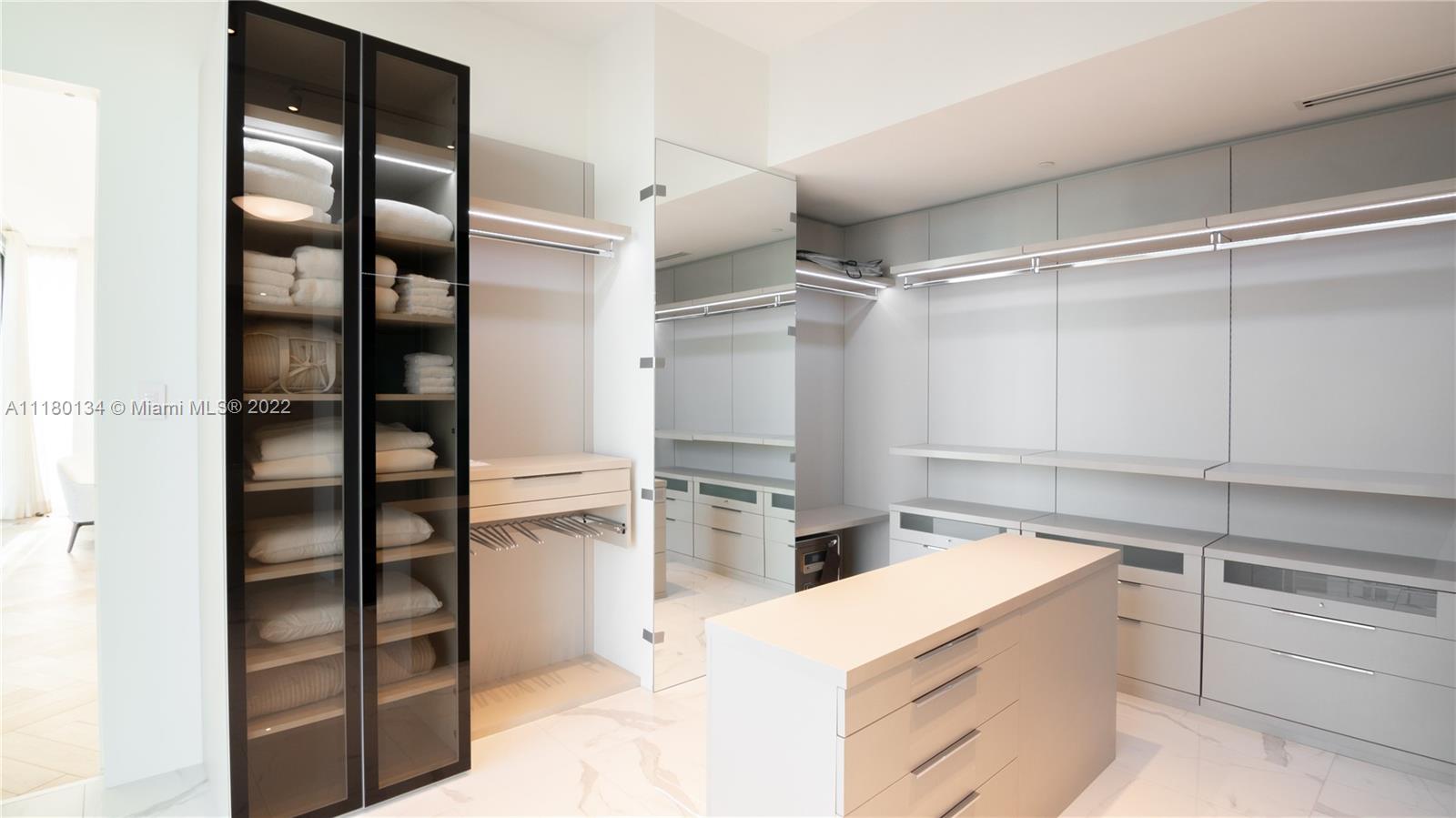 PRIVE CONDO - Residential