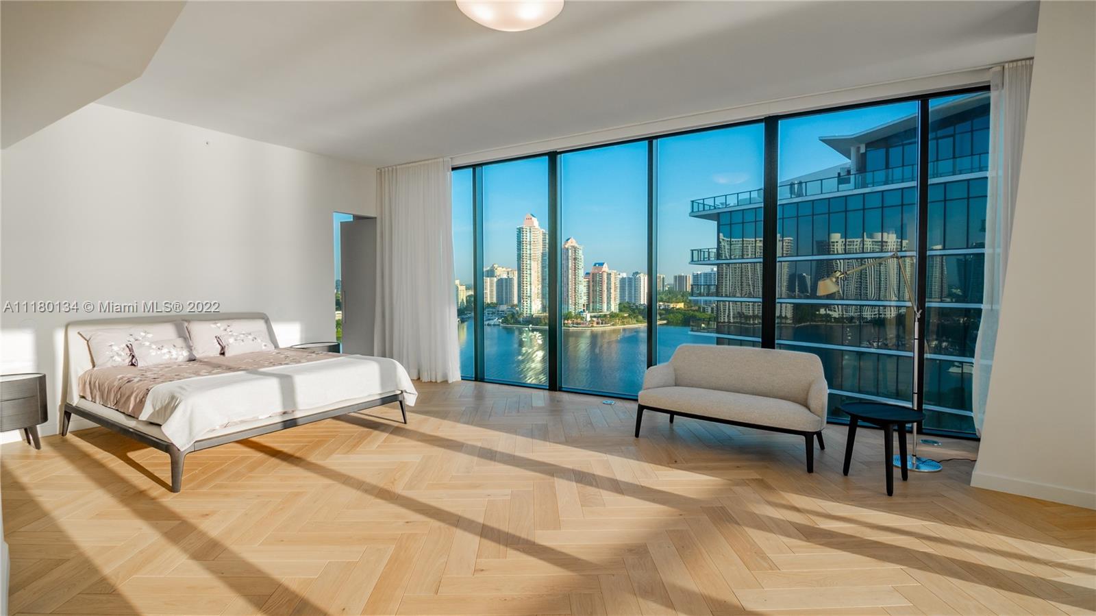 PRIVE CONDO - Residential