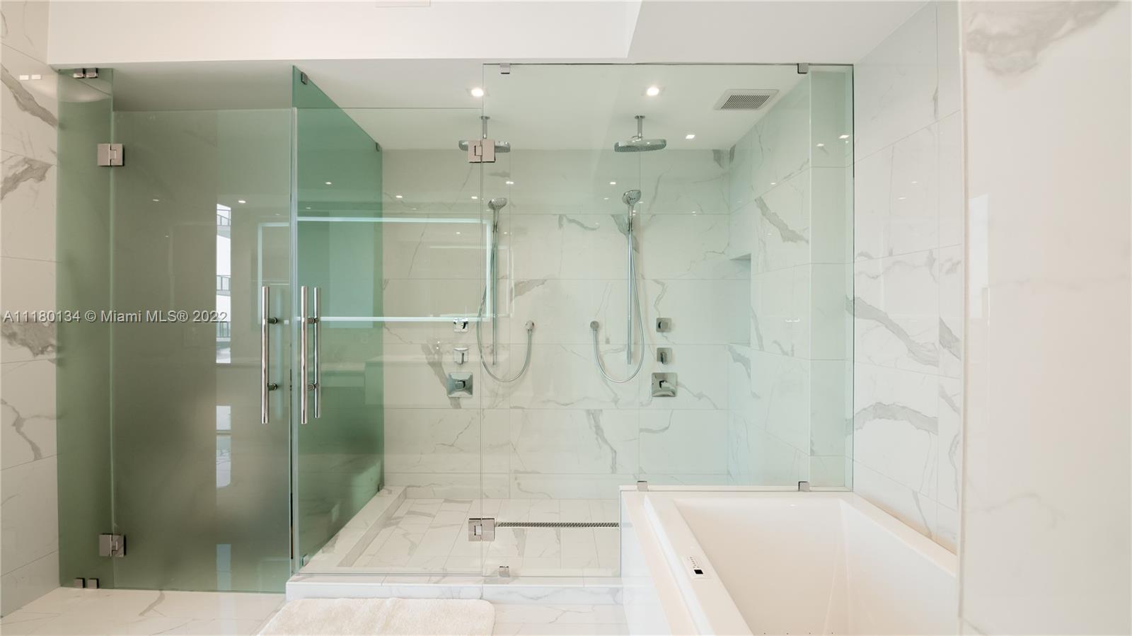 PRIVE CONDO - Residential