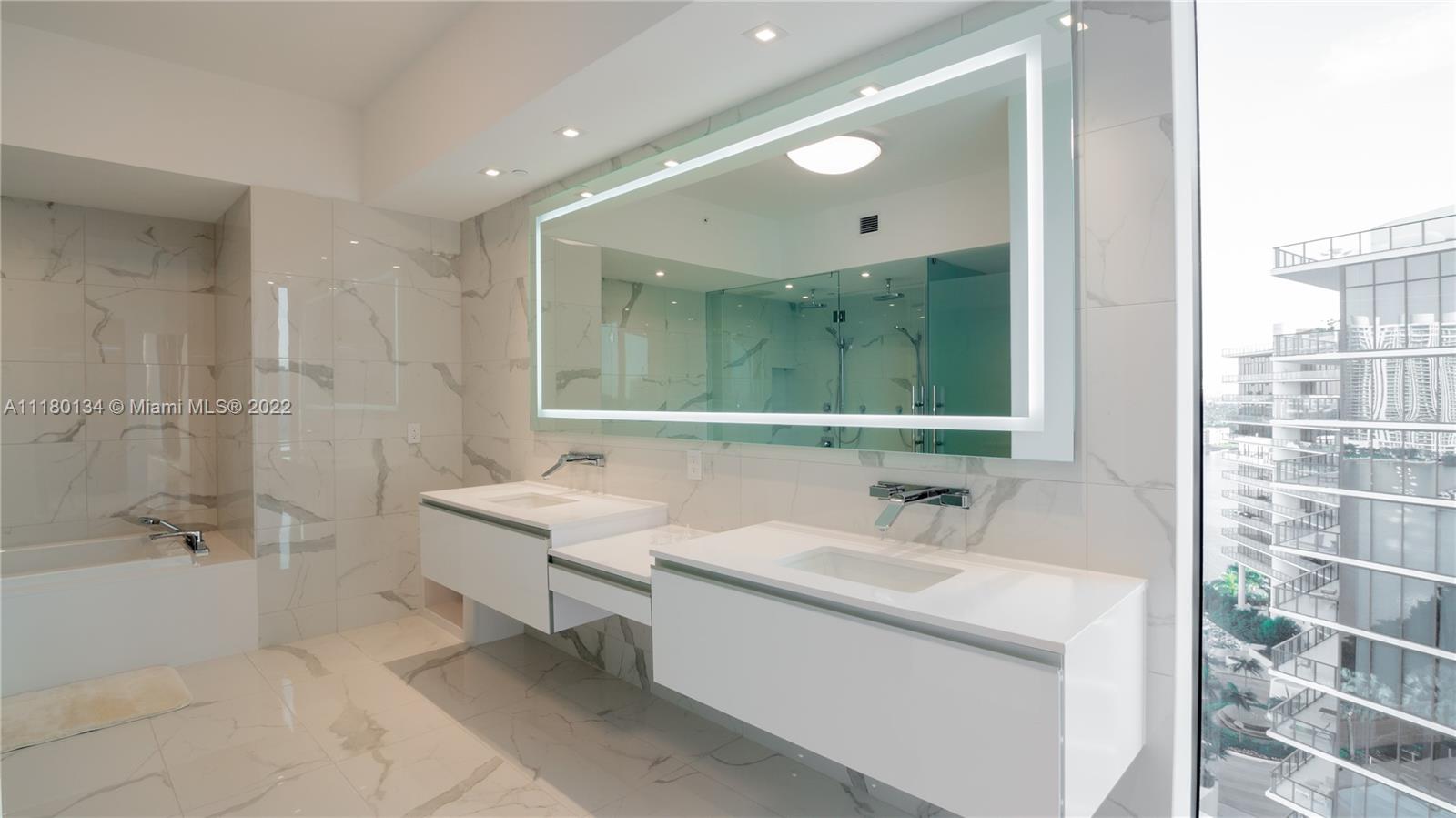 PRIVE CONDO - Residential