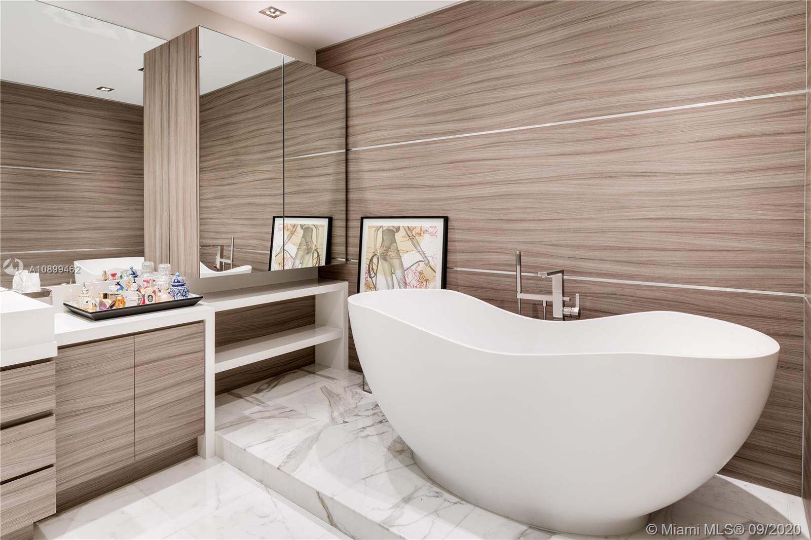 GROVENOR HOUSE CONDO - Residential