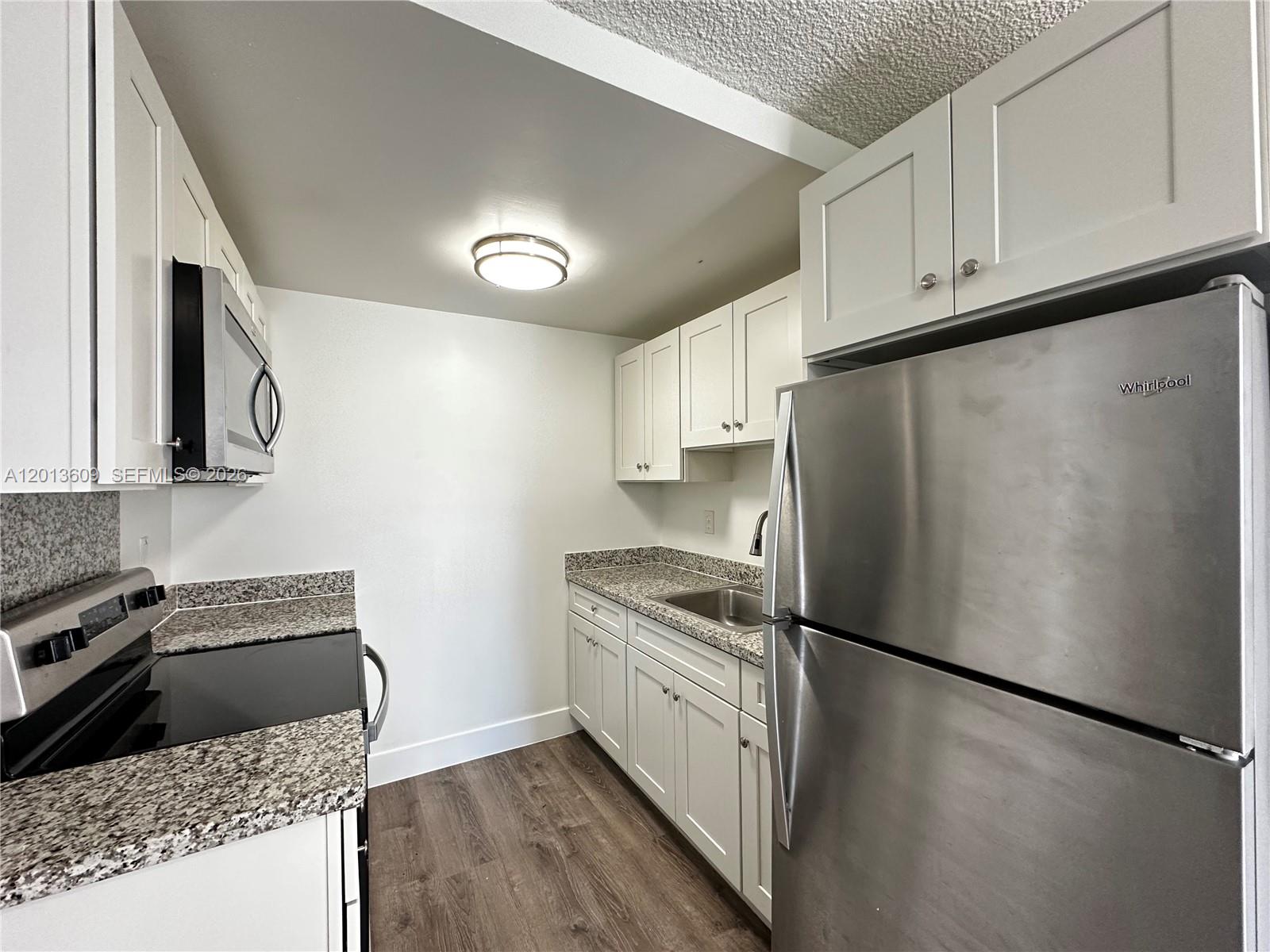 HOLLYWOOD PARK - Residential Lease